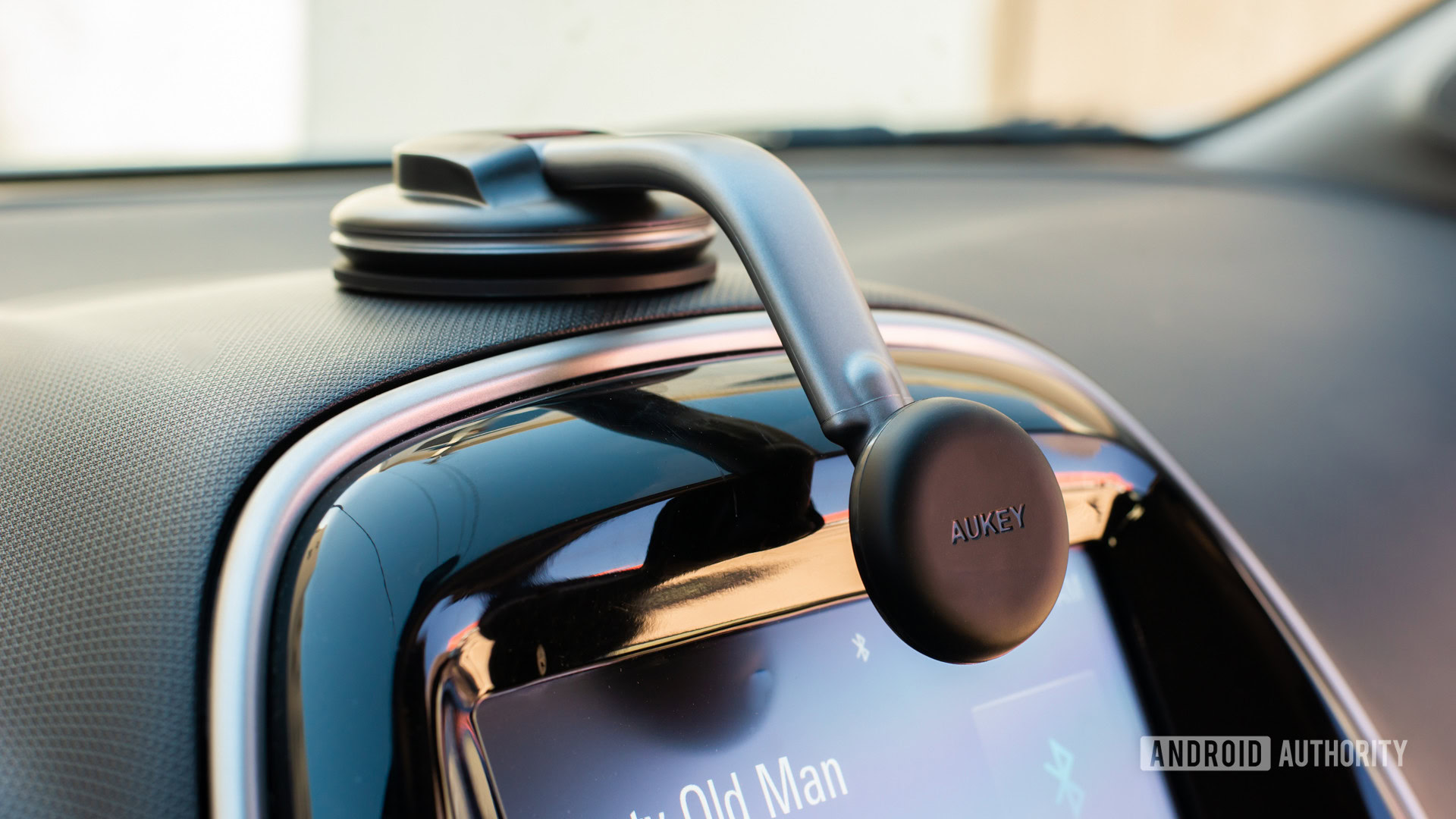 AUKEY Car Mount Phone Holder with Strong Suction