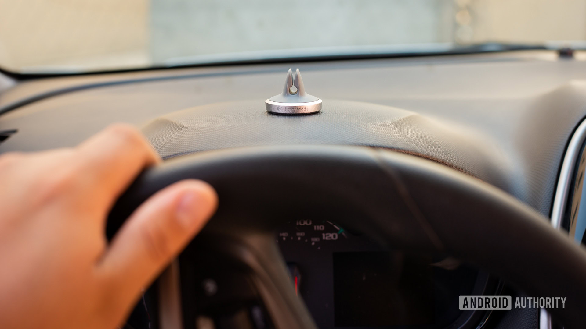 Logitech Plus Trip magnetic car vent mount review 3