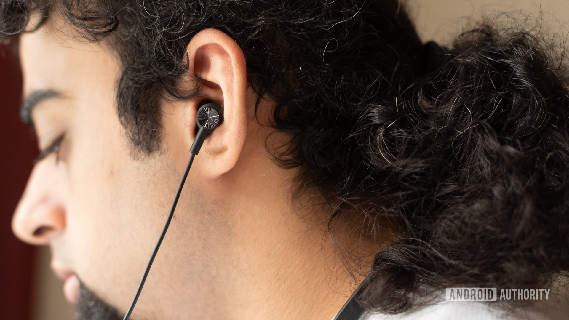 Mi Neckband Bluetooth Earphones focus on earbuds
