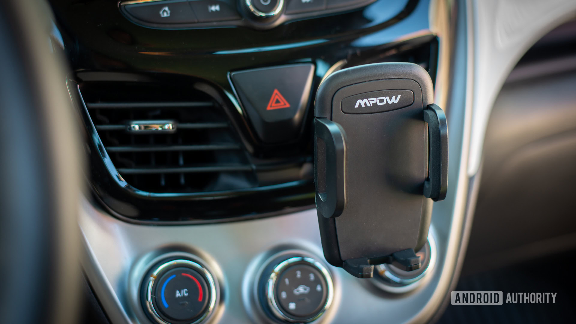 Mpow Air Vent Car Mount Pro review 1