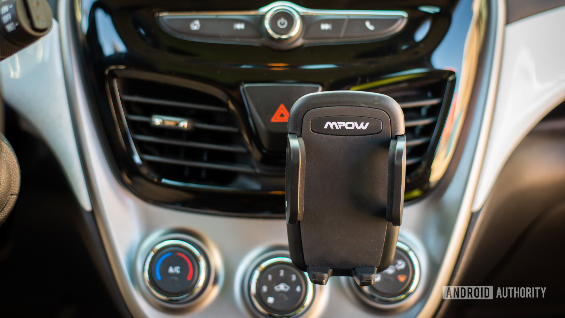 Mpow Air Vent Car Mount Pro review 2