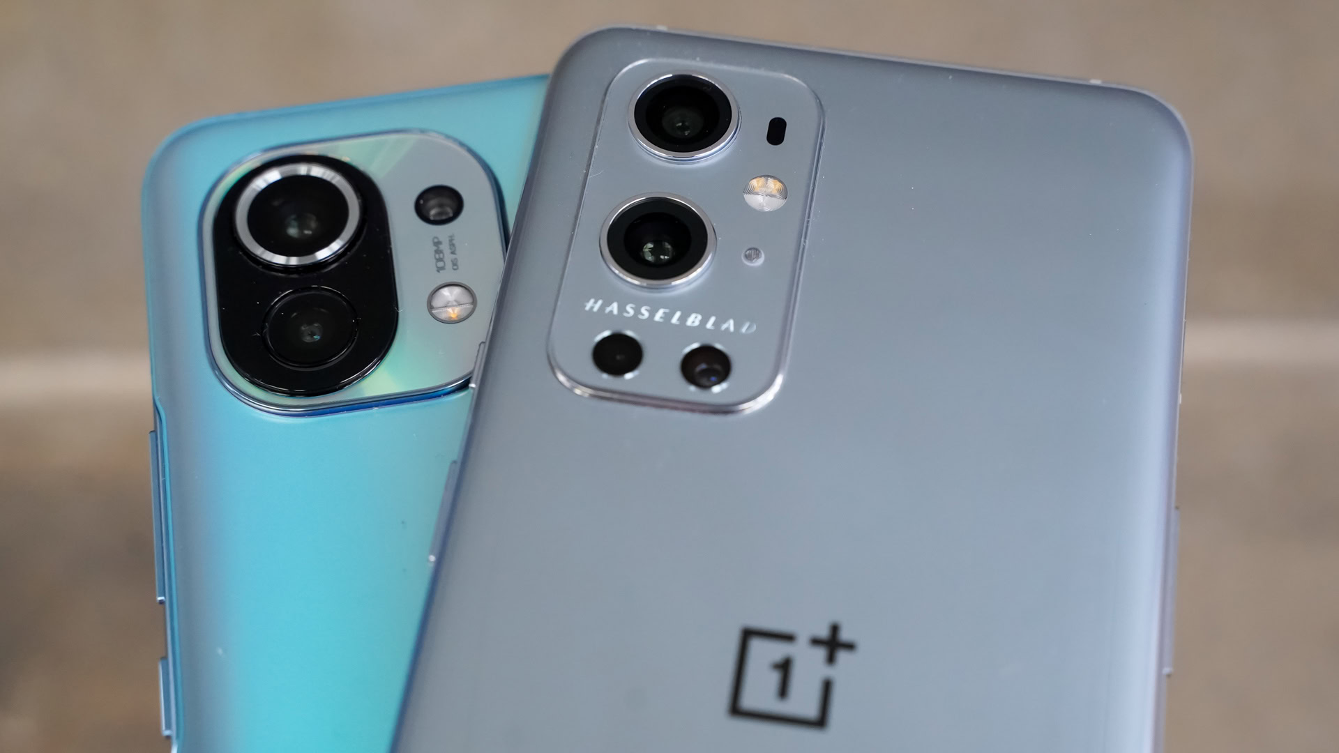 OnePlus 9 Pro vs Xiaomi Mi 11 silver pro