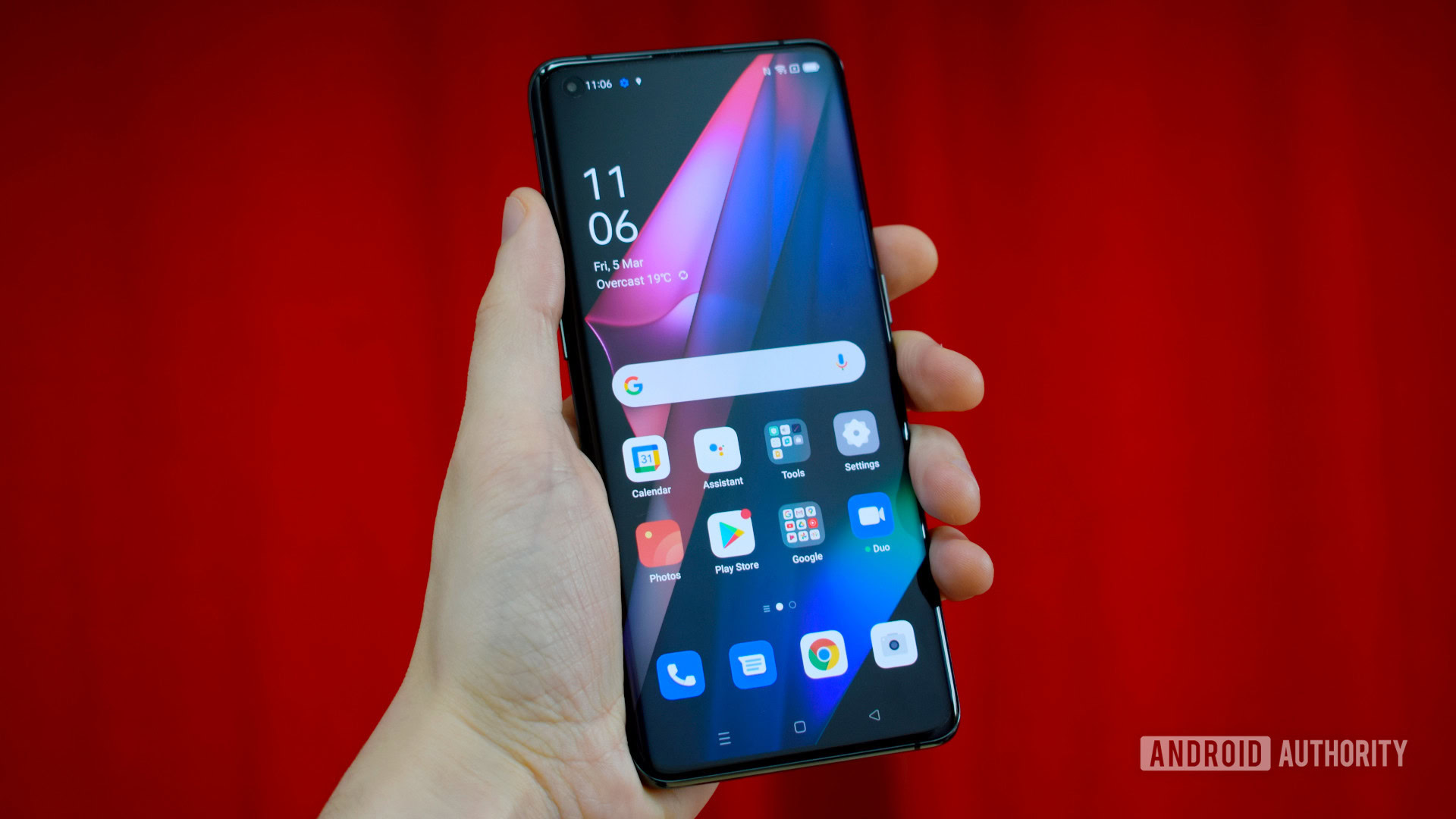 Oppo Find X3 Pro front in hand