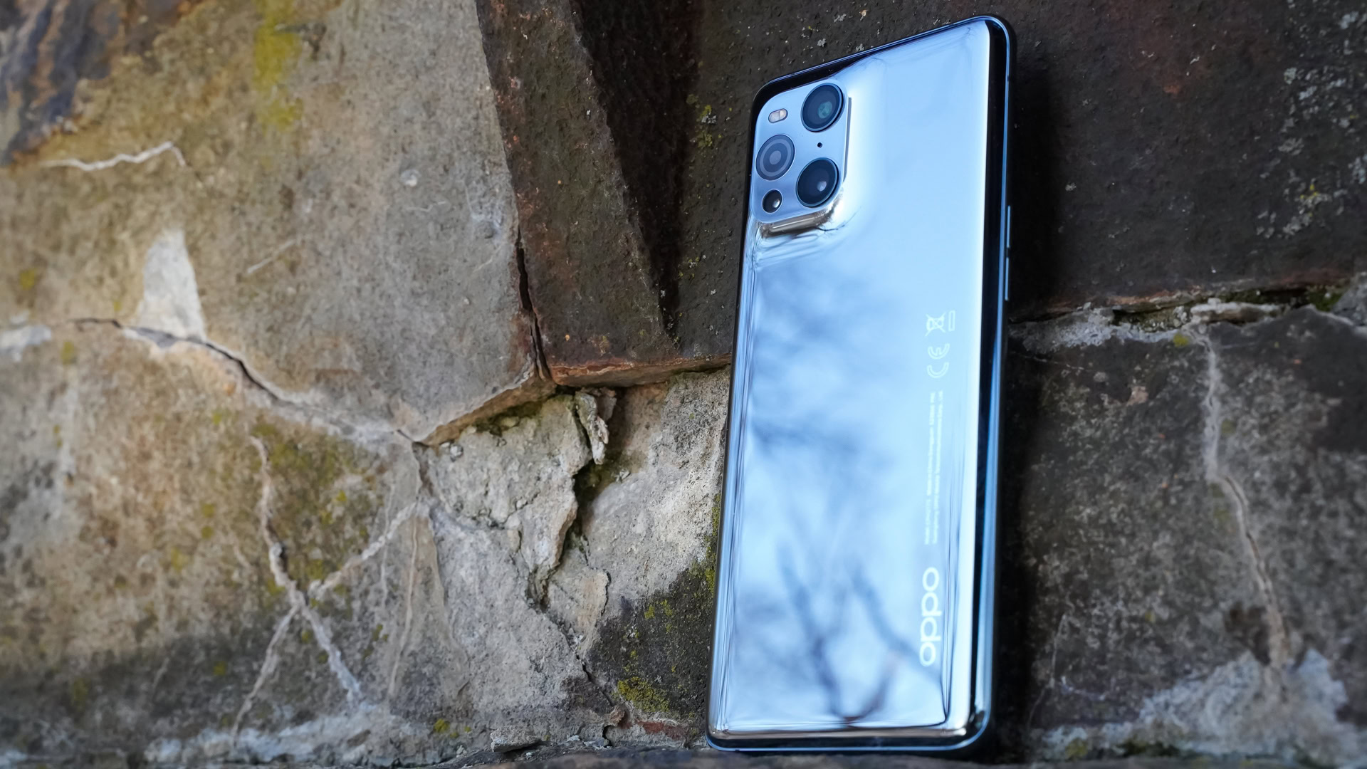 OPPO Find X3 Pro rear profile