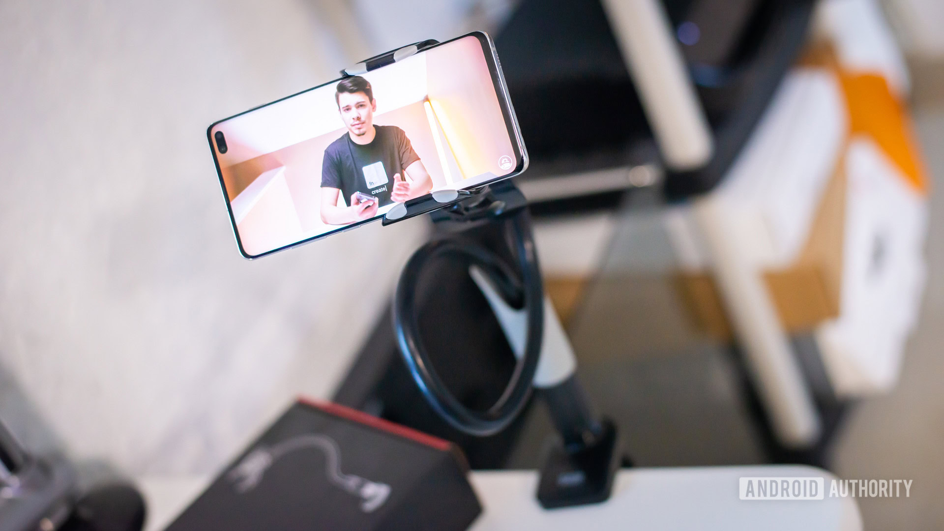 Saiji Gooseneck Phone Holder review 4