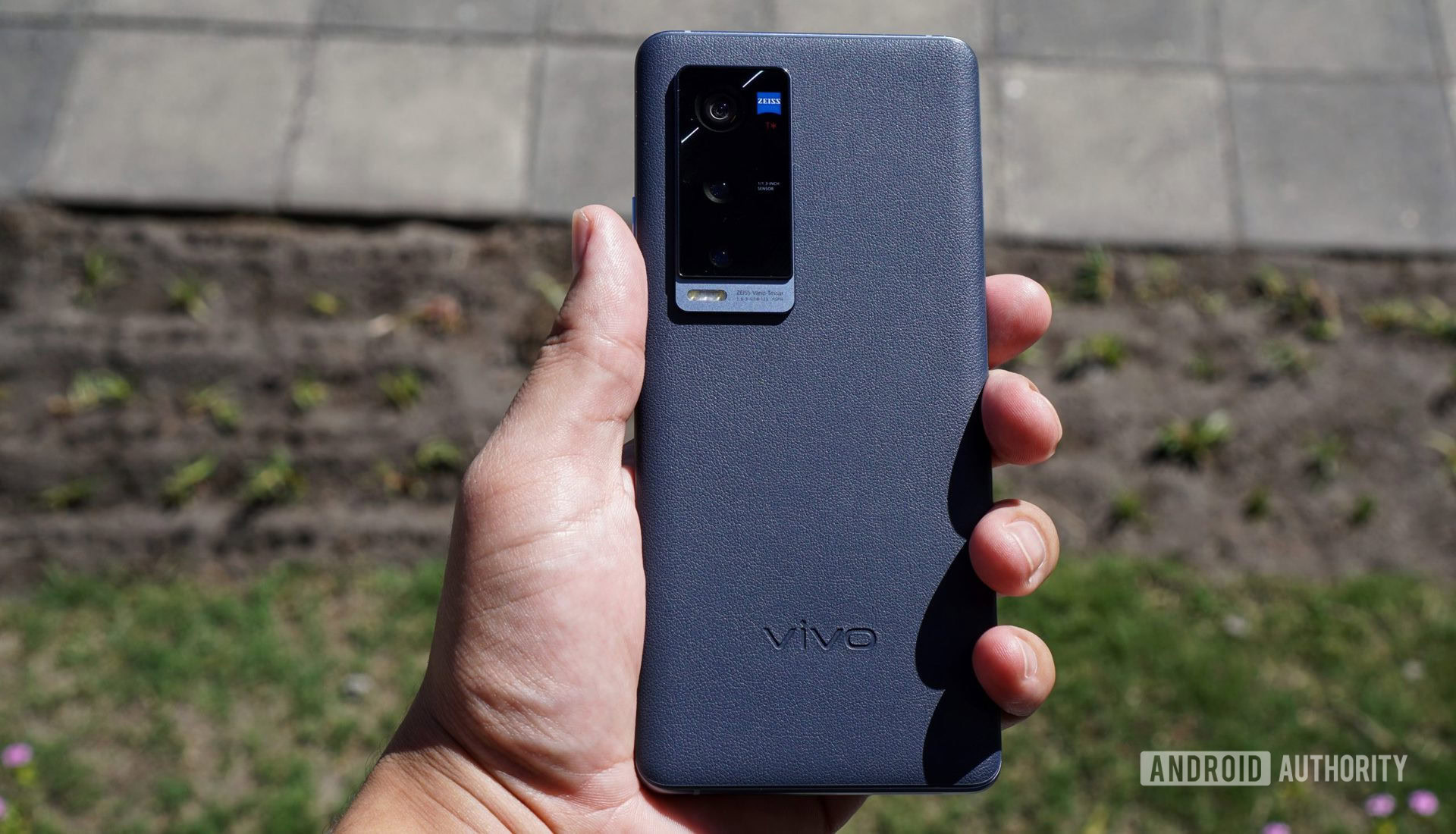 vivo X60 Pro Plus back in sunlight