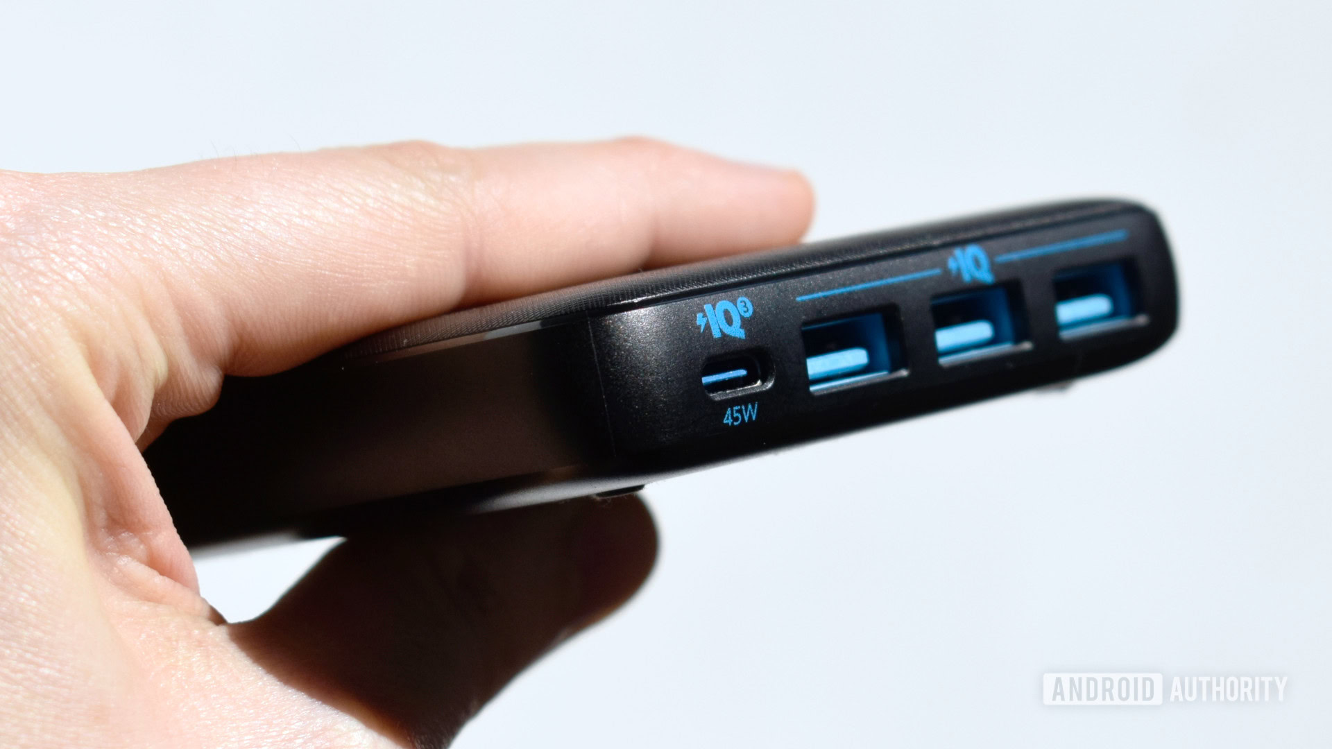 Anker PowerPort Atom III Slim in hand