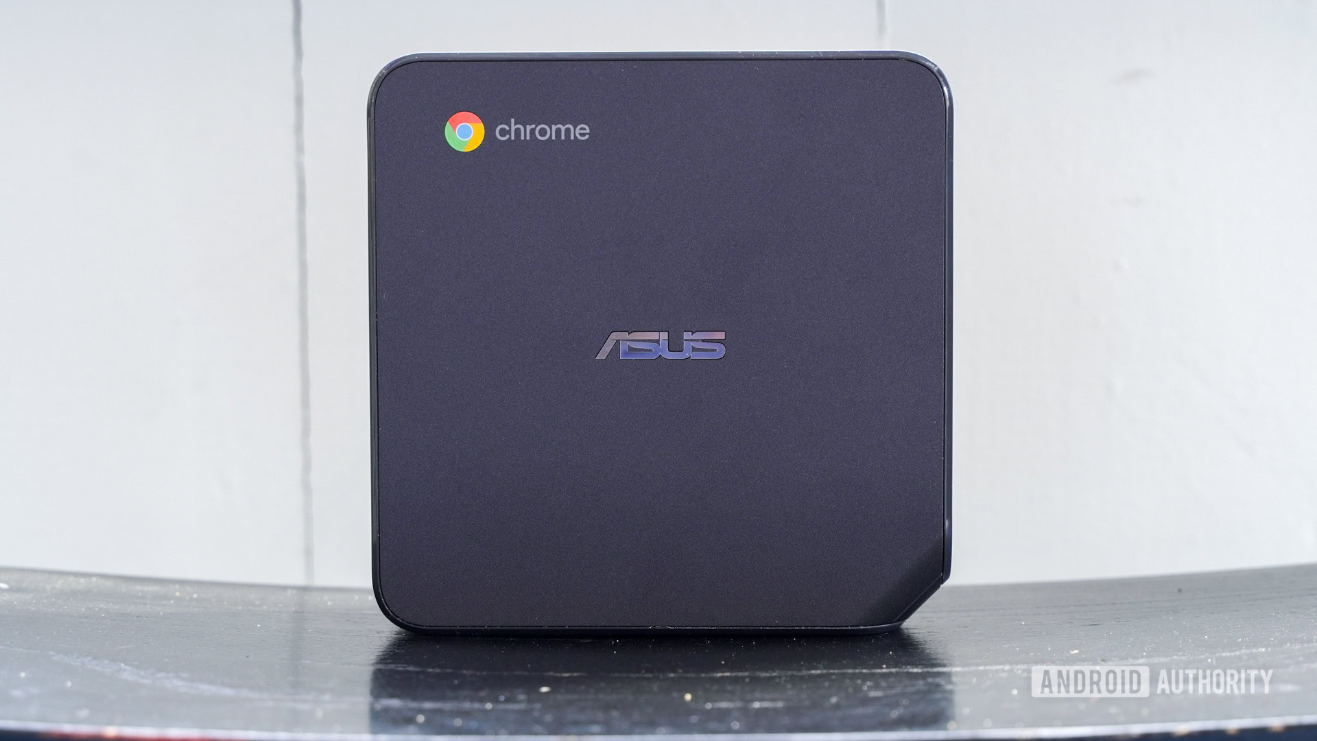 ASUS Chromebox 4 standing