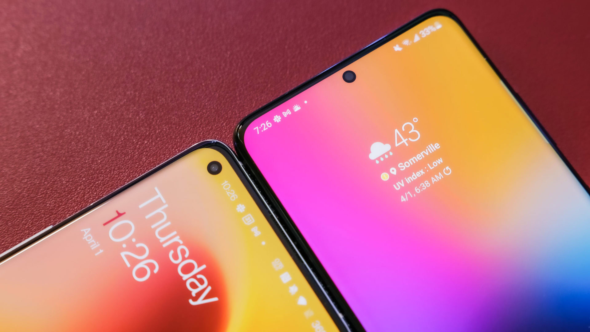 OnePlus 9 Pro vs Samsung Galaxy S21 Ultra displays on red background