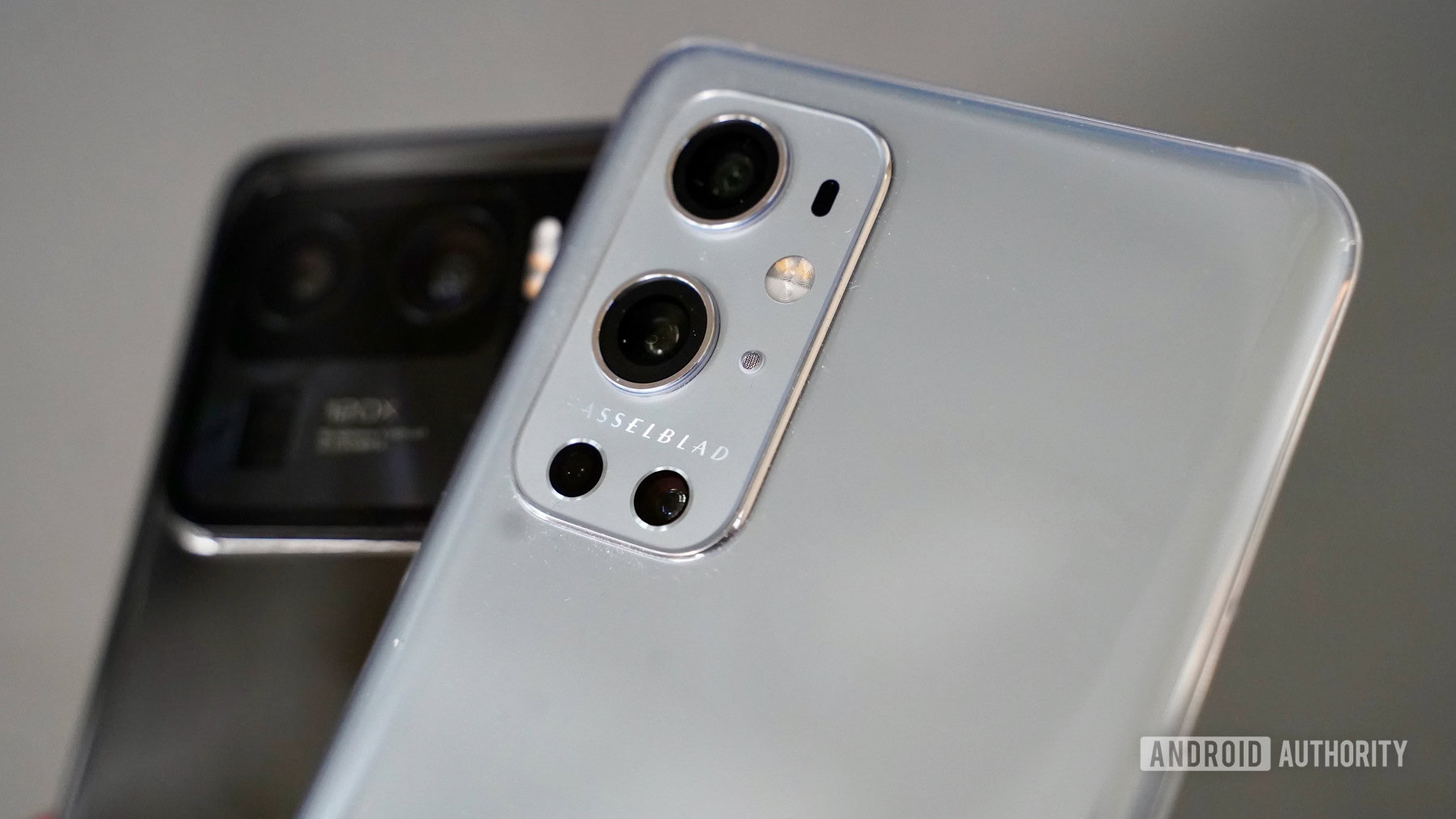 OnePlus 9 Pro vs Xiaomi Mi 11 Ultra camera shootout silver on top