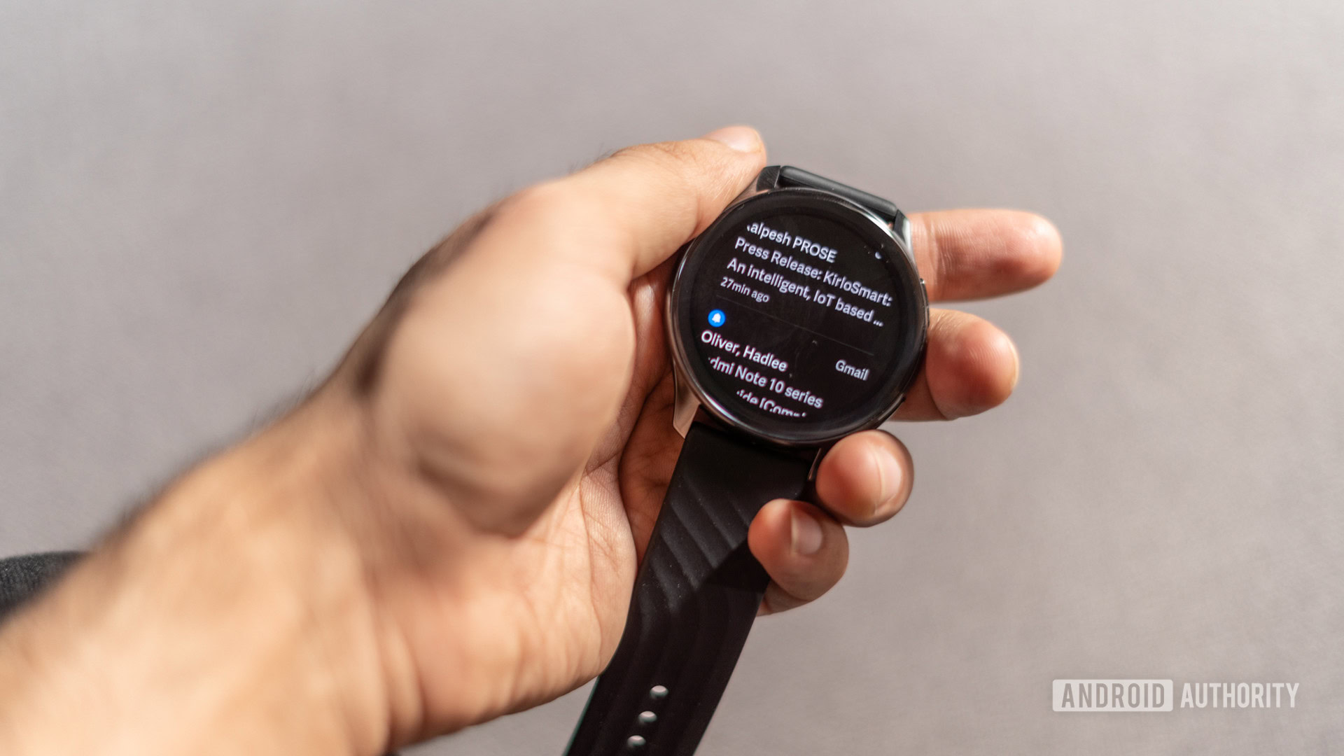 OnePlus Watch showing notifications