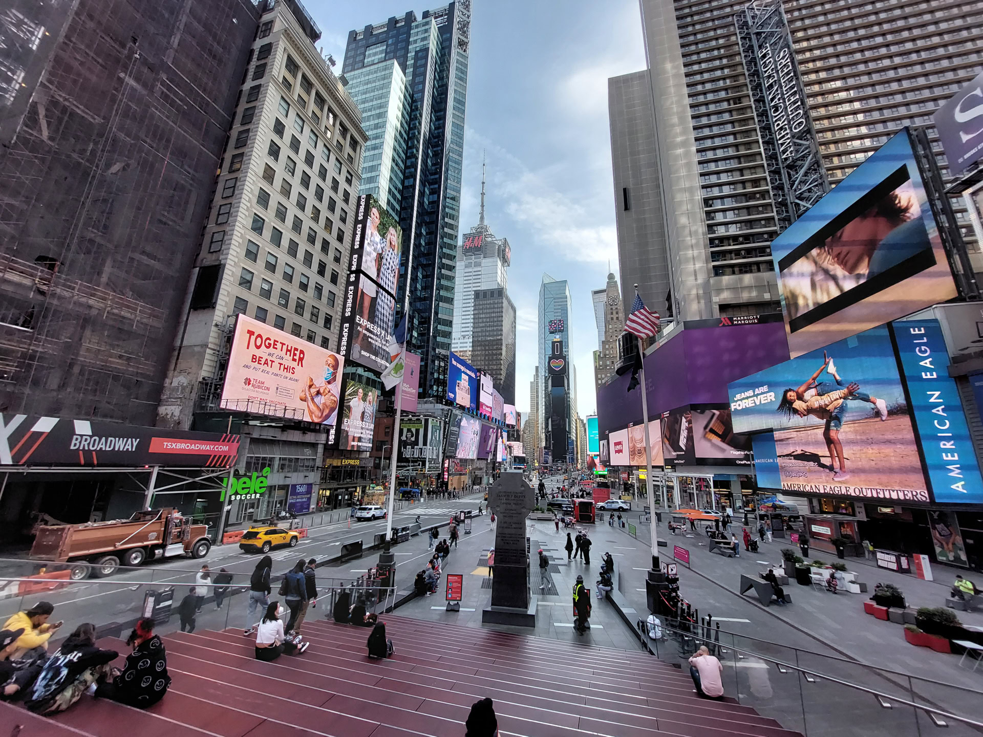 Samsung Galaxy A 52 5G photo sample times square wide angle