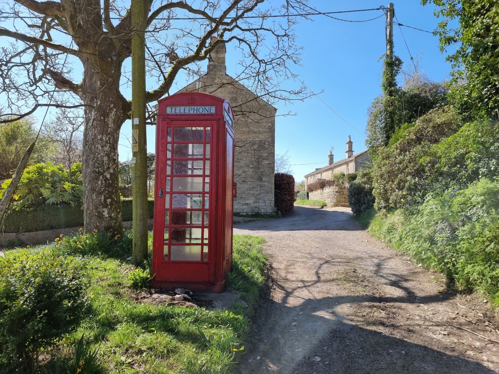 Samsung Galaxy S21 Ultra camera color shot of red phonebox next to a tree