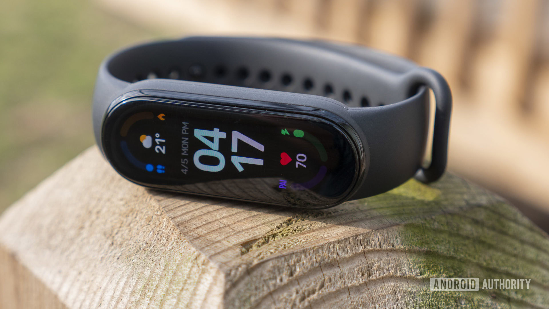 xiaomi mi band 6 review display close up scaled