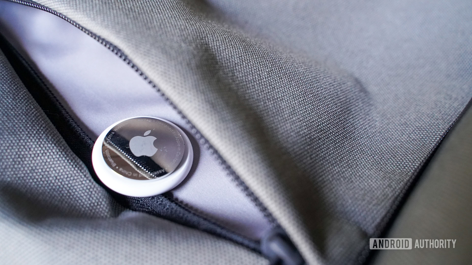 Apple AirTag in backpack, iOS vs Android