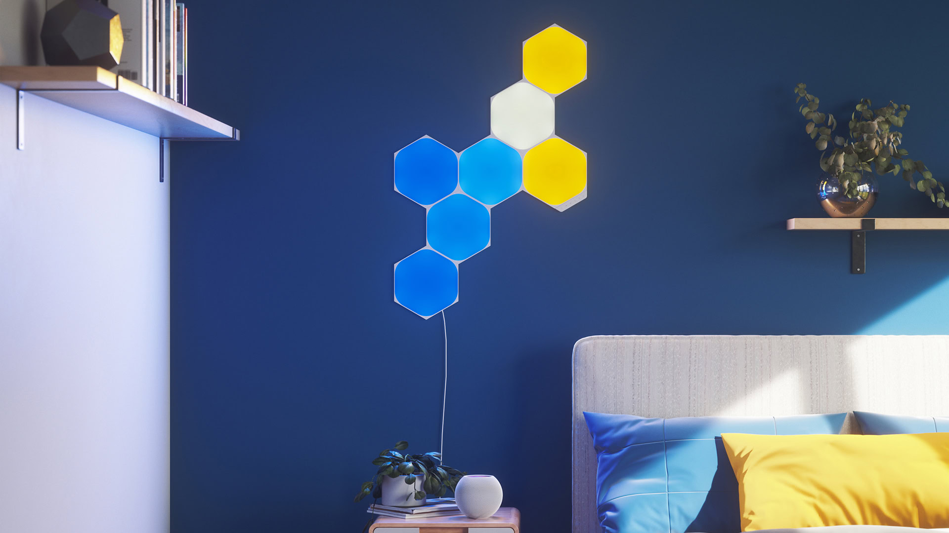 Nanoleaf Shapes-panelen in een slaapkamer