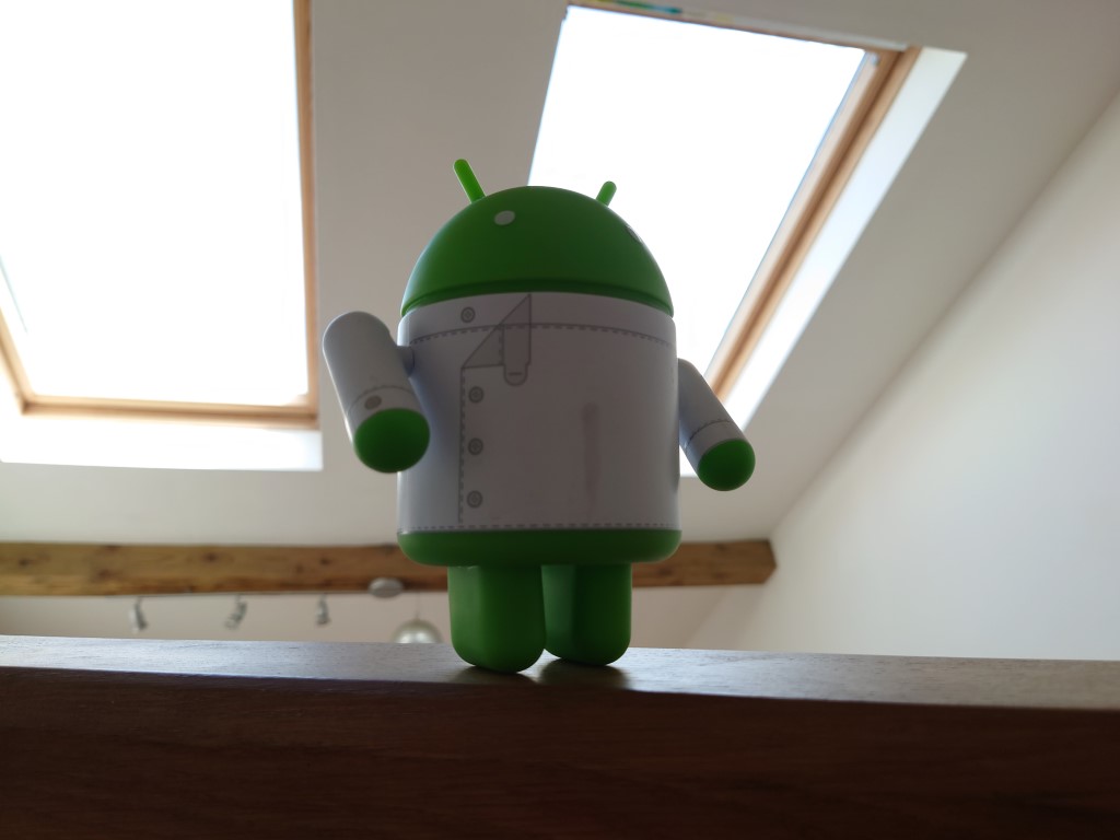 Sony Xperia 1 II camera HDR indoor shot of a Bugdroid figure in front of a window.