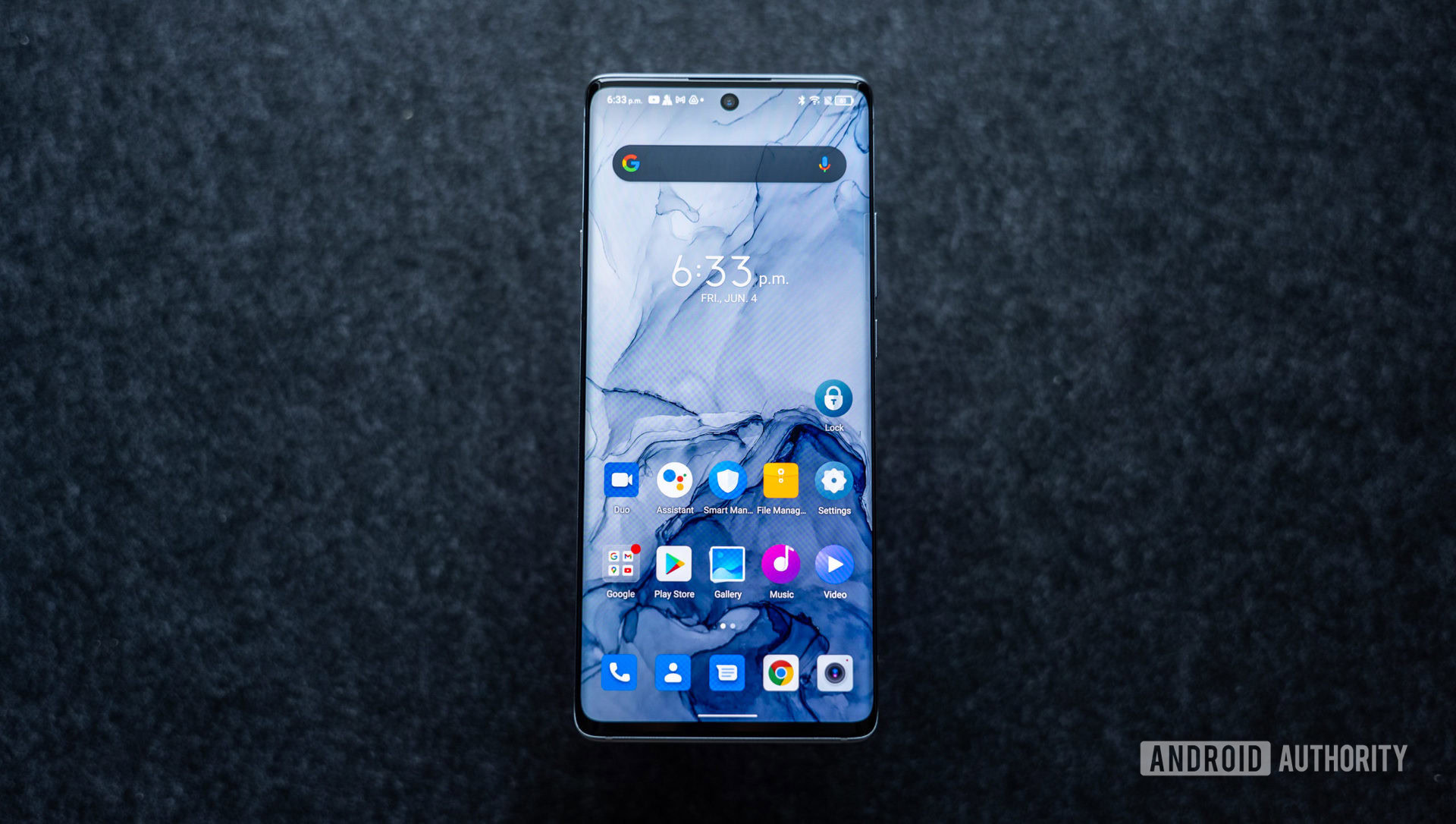 The TCL 20 Pro 5G 5 showing the screen and apps