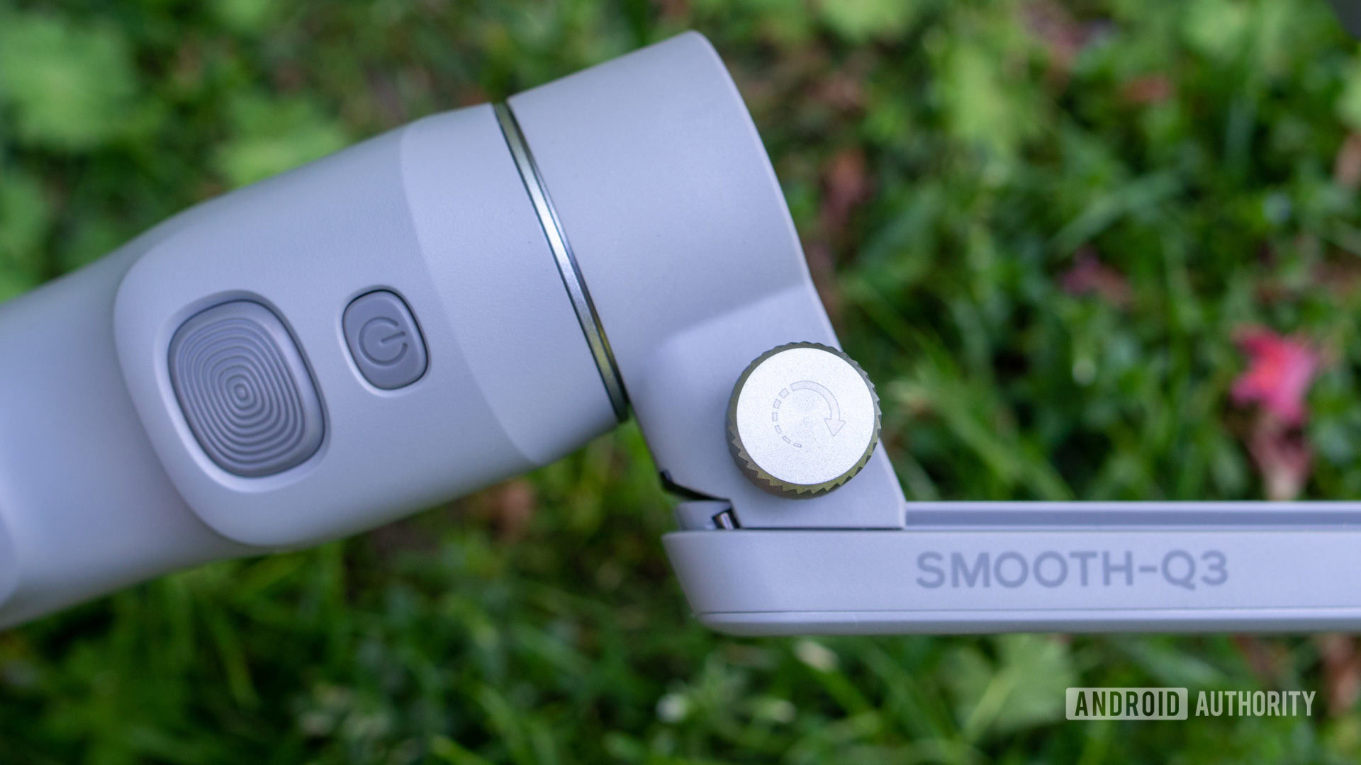 The Zhiyun Smooth-Q3 locking screw and buttons.