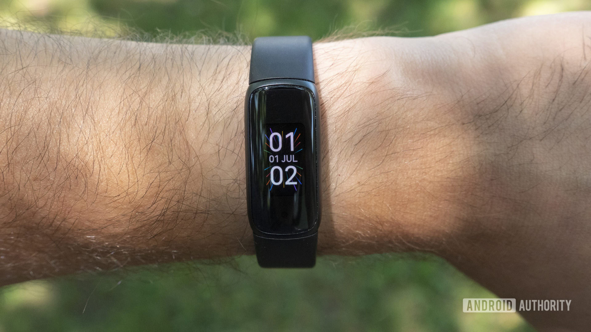 Fitbit Luxe review: Form over function - Android Authority