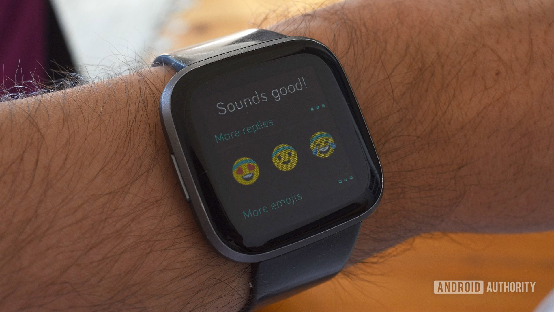 fitbit messaging emoji replies