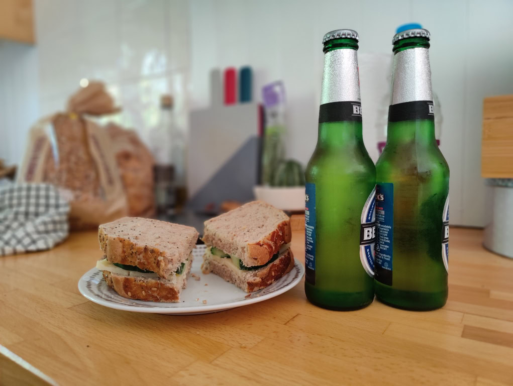 Picture of sandwich and beers shot on OnePlus 9 Pro