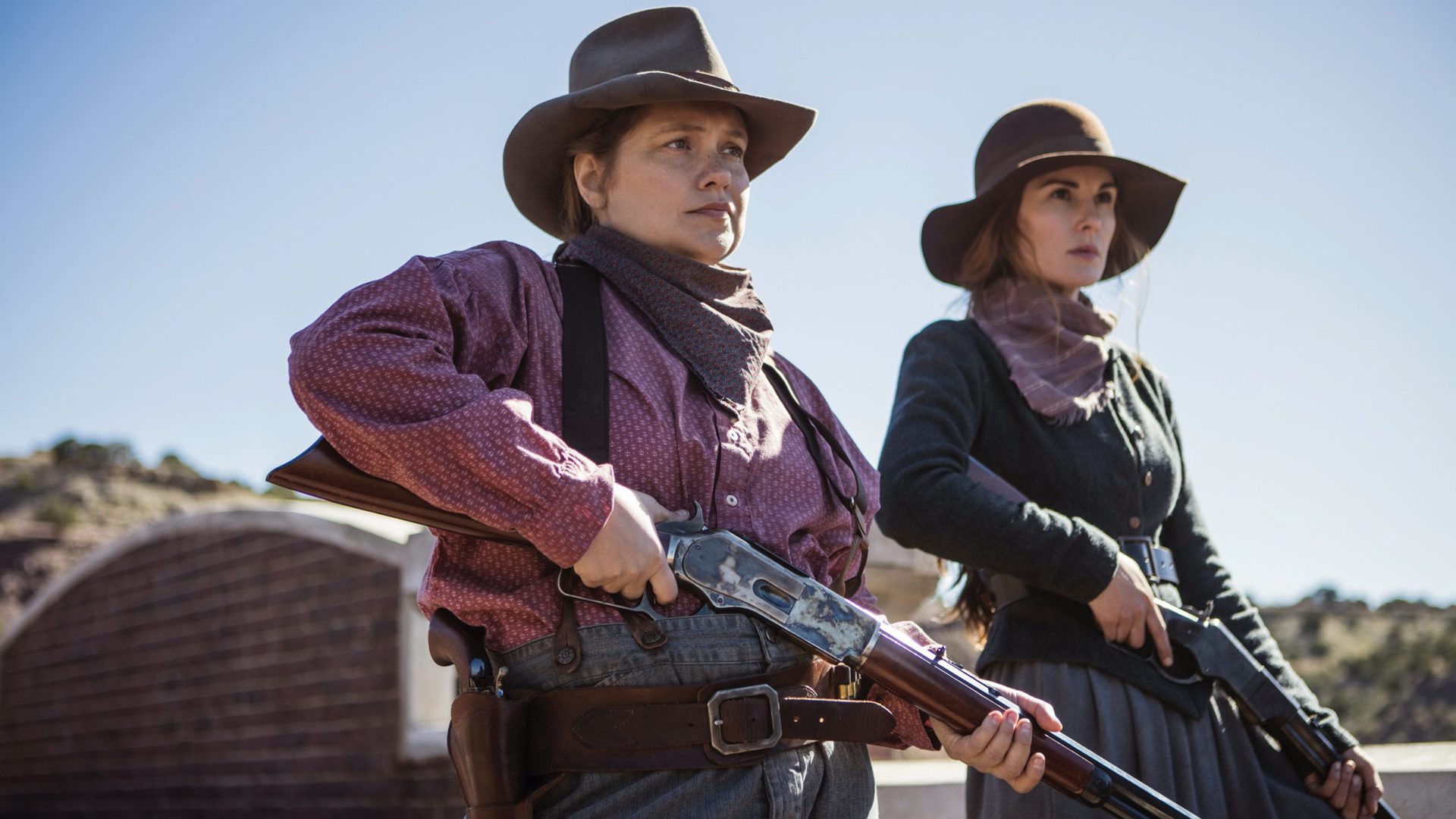 Merritt Wever and Michelle Dockery hold rifles in Godless - shows like The English