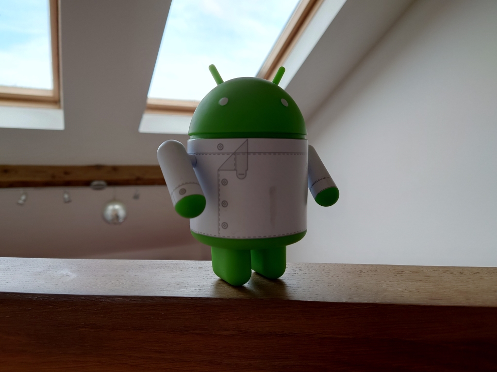 HDR picture of Android figurine with skylight in the back Sony Xperia 1 III