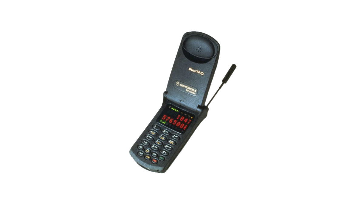 Motorola StarTAC Clamshell Phone 02