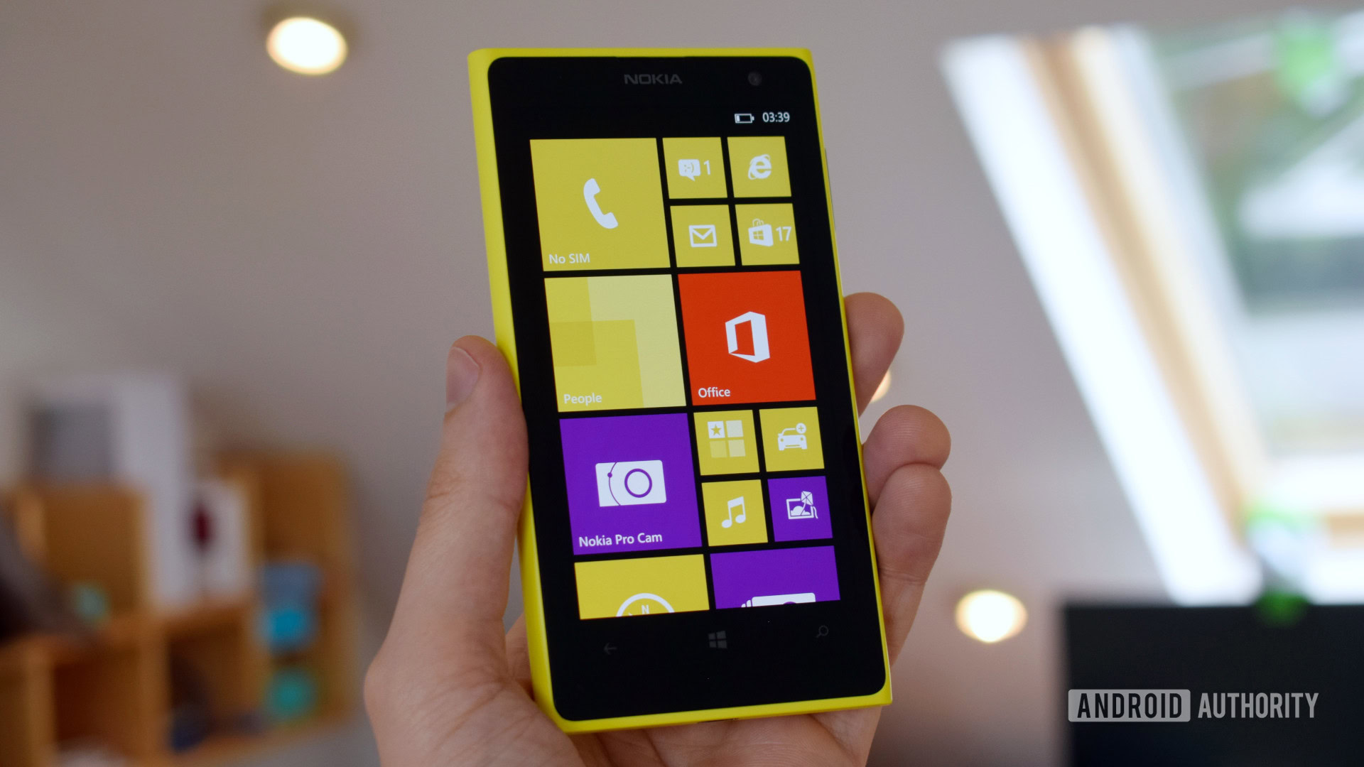 Nokia Lumia 1020 Pureview OS Nokia Lumia 1020 Pureview in hand showing the home page