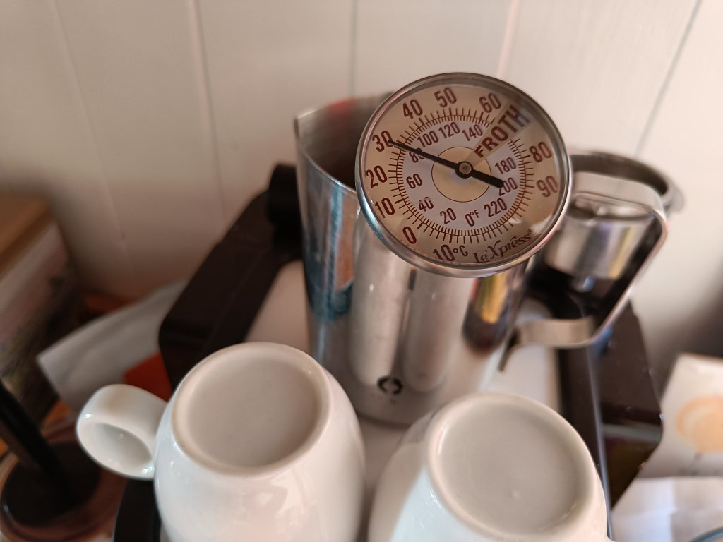OnePlus Nord 2 5G camera sample macro coffee cups