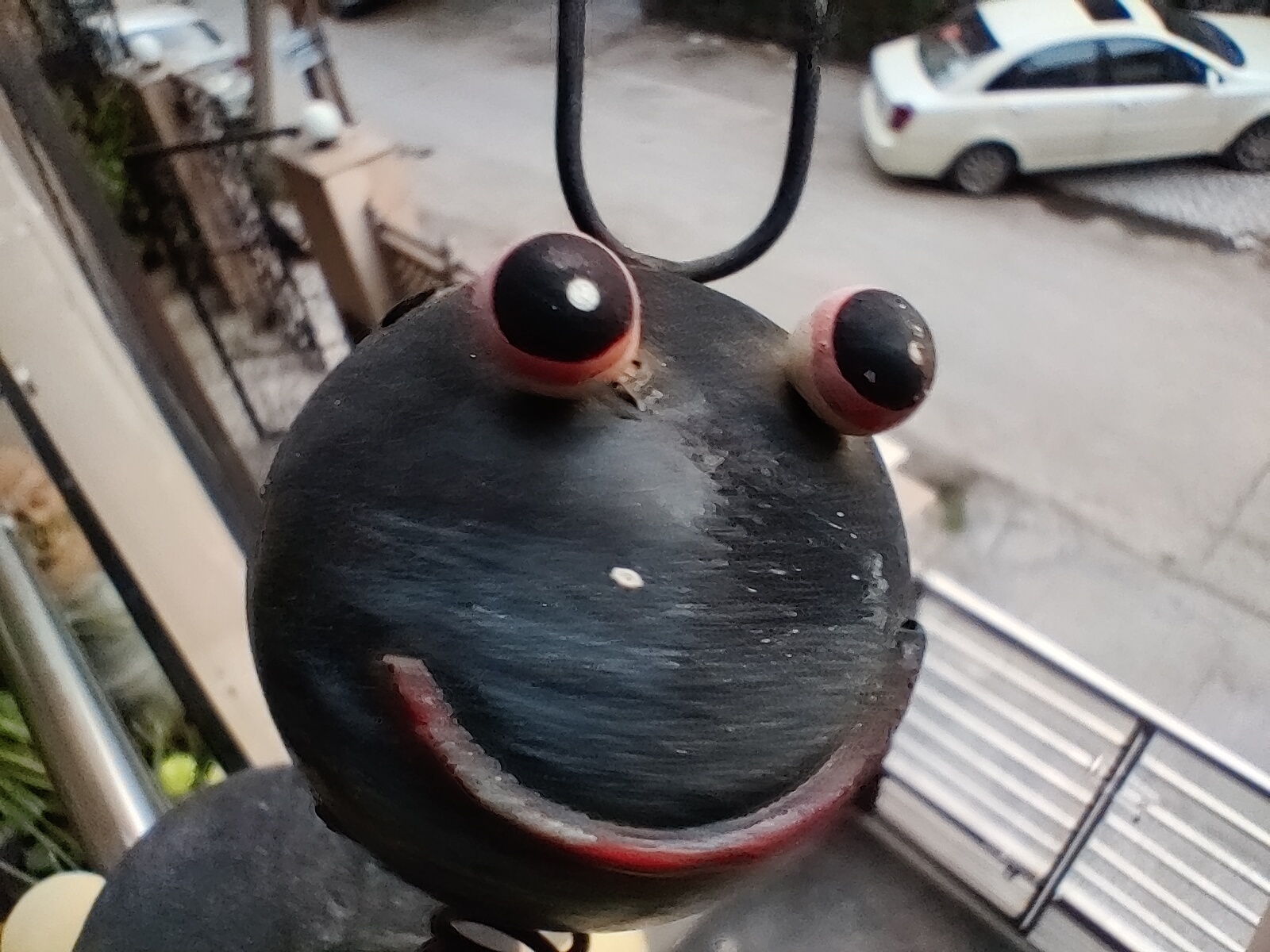 The OnePlus Nord Macro camera show of a metal ornament with a smiley face.