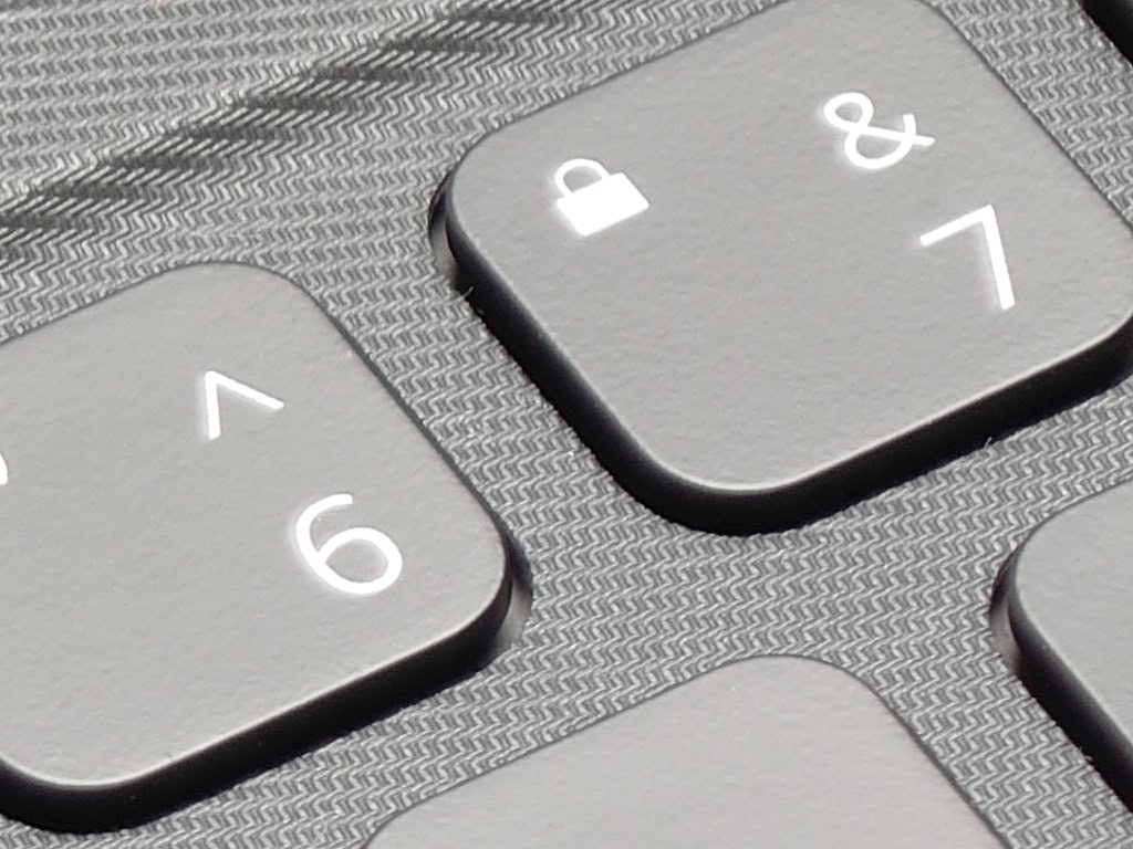 Sony Xperia 1 III camera 105mm crop shot of a keyboard showing the number 6 and 7 keys.