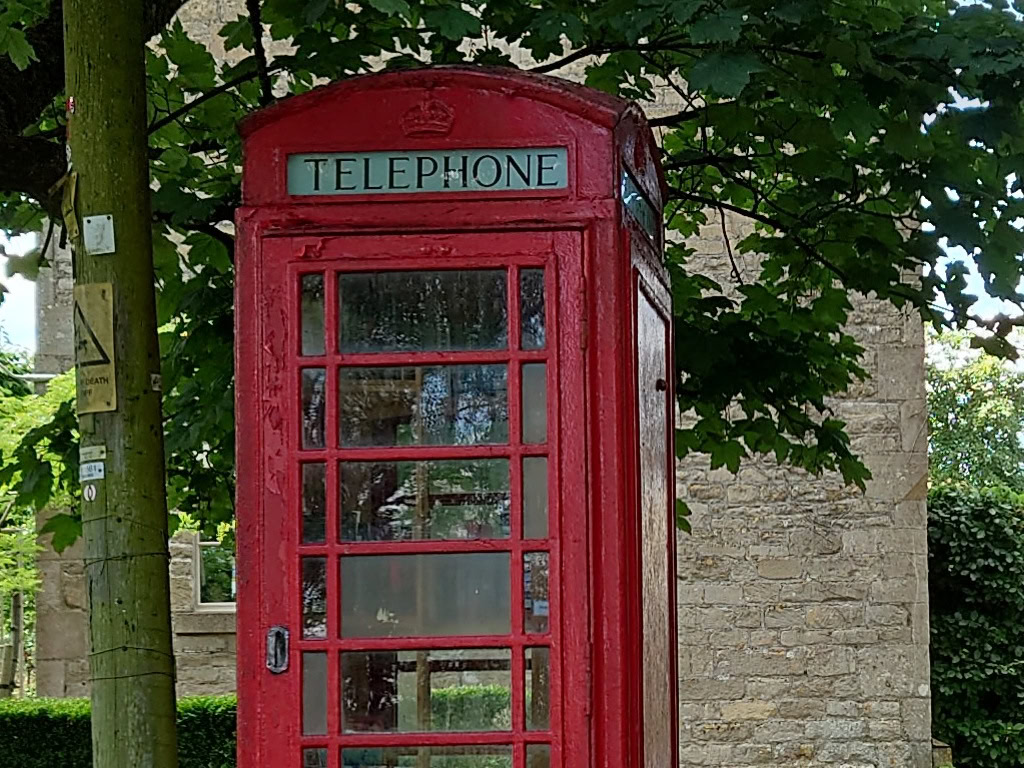 Sony Xperia 1 III camera detail 2 crop shot of a traditional red British telephone box.