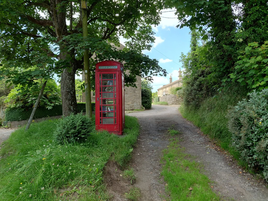 Sony Xperia 1 III camera detail 2 full shot of a traditional red British telephone box in a country lane with trees.