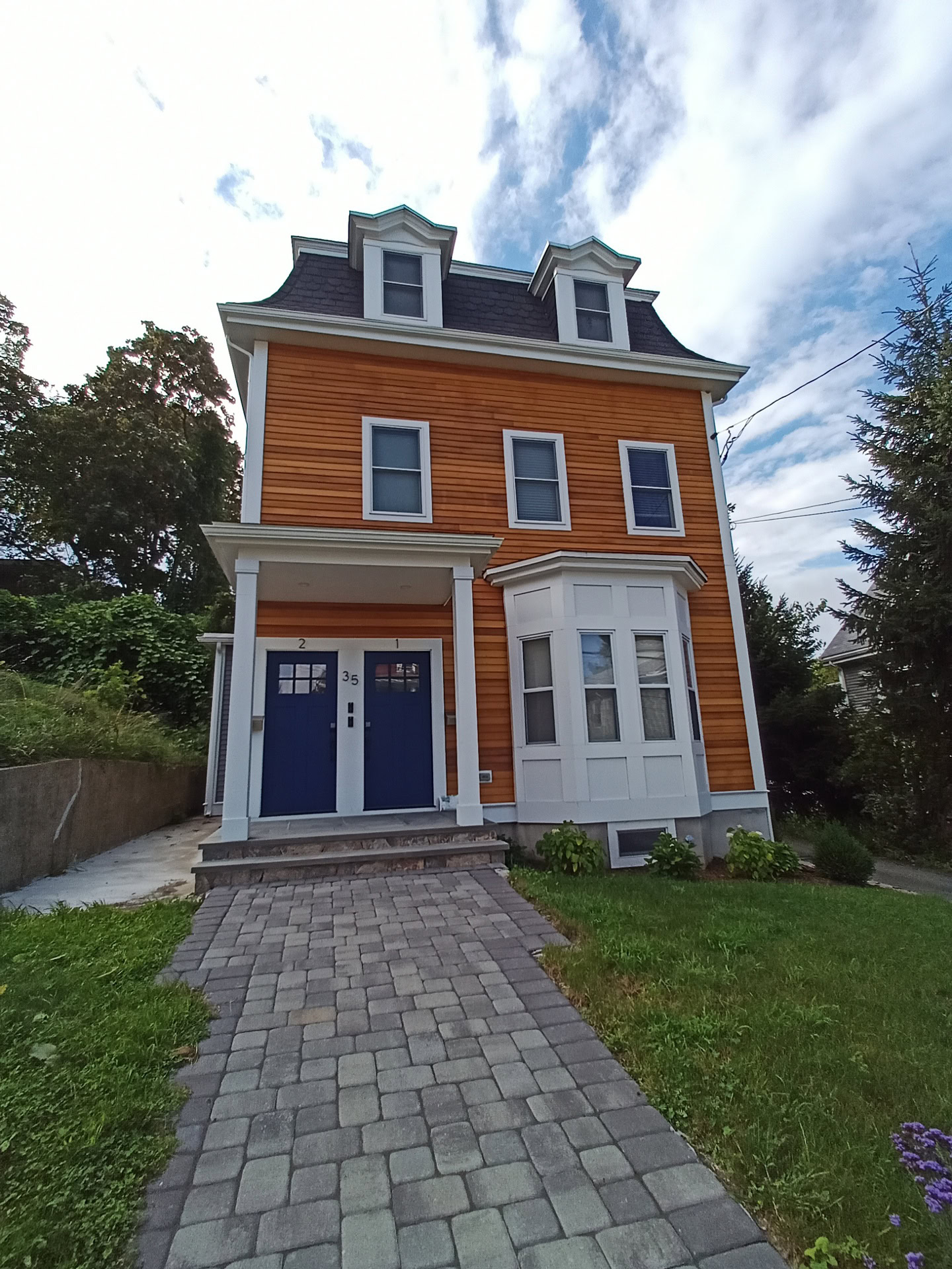 Picture of exterior of house in Massachusetts taken on Blu G91 Pro