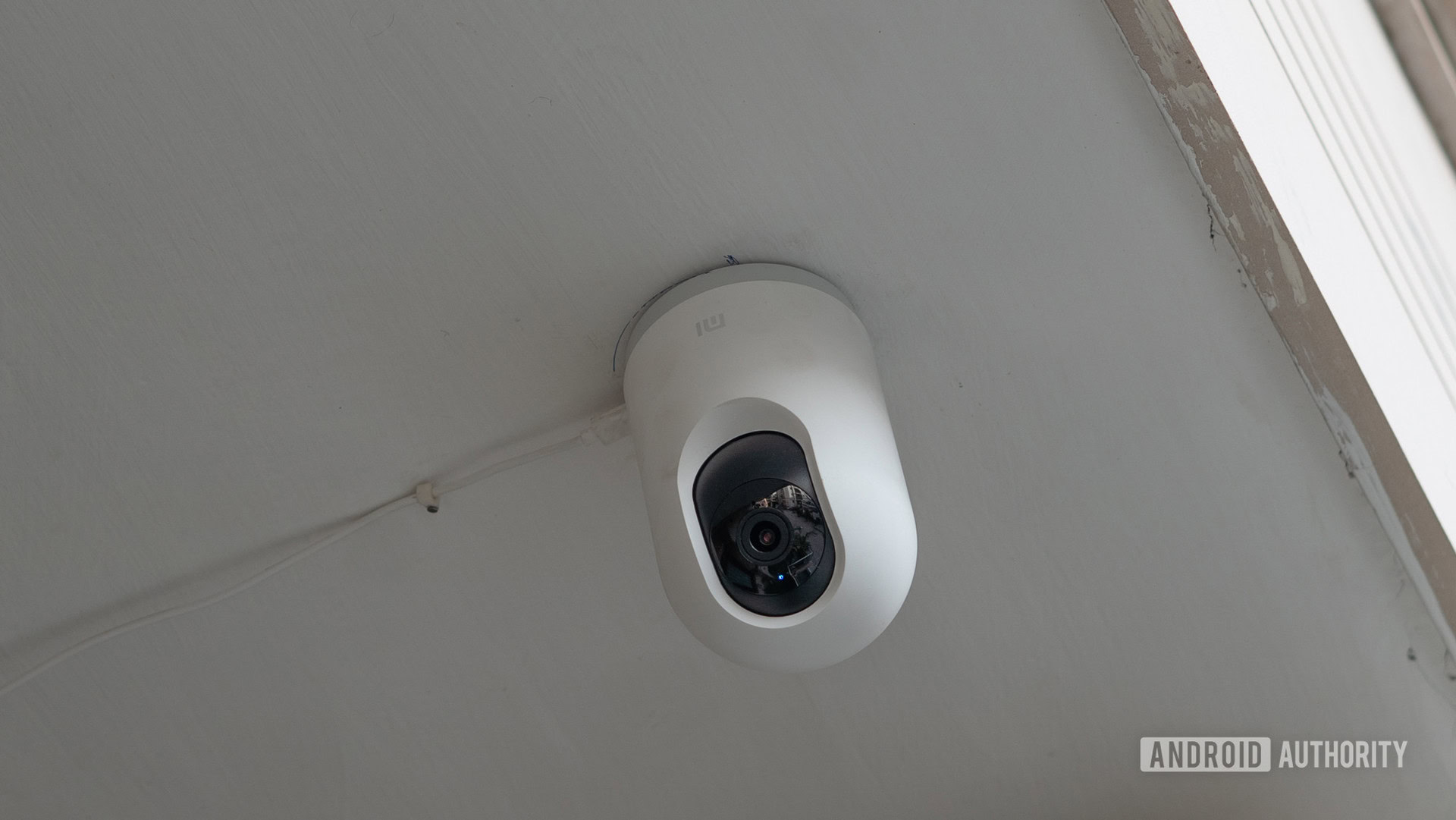 Mi 360 Home Security Camera 2K Pro mounted up to ceiling