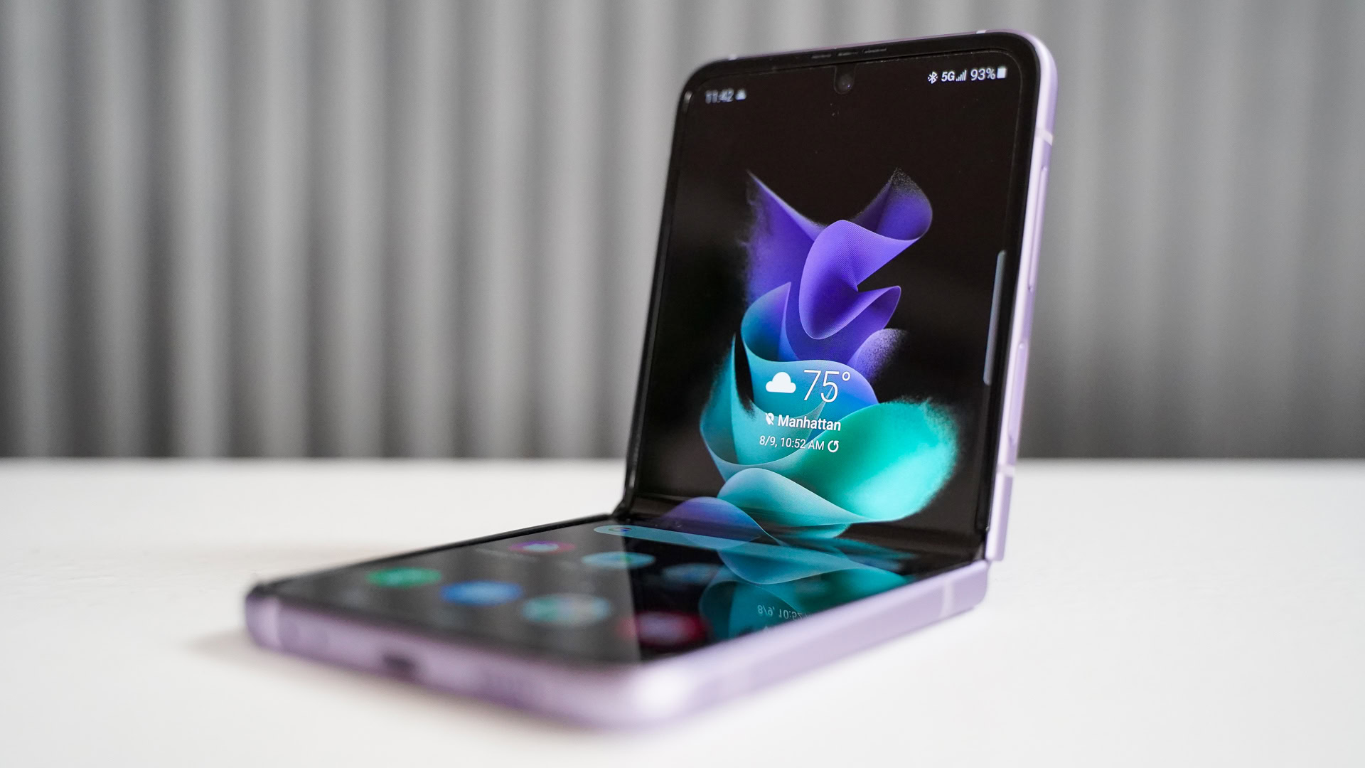 Samsung Galaxy Flip 3 perfil lateral morado — Galaxy Z Flip 4 lo que queremos ver