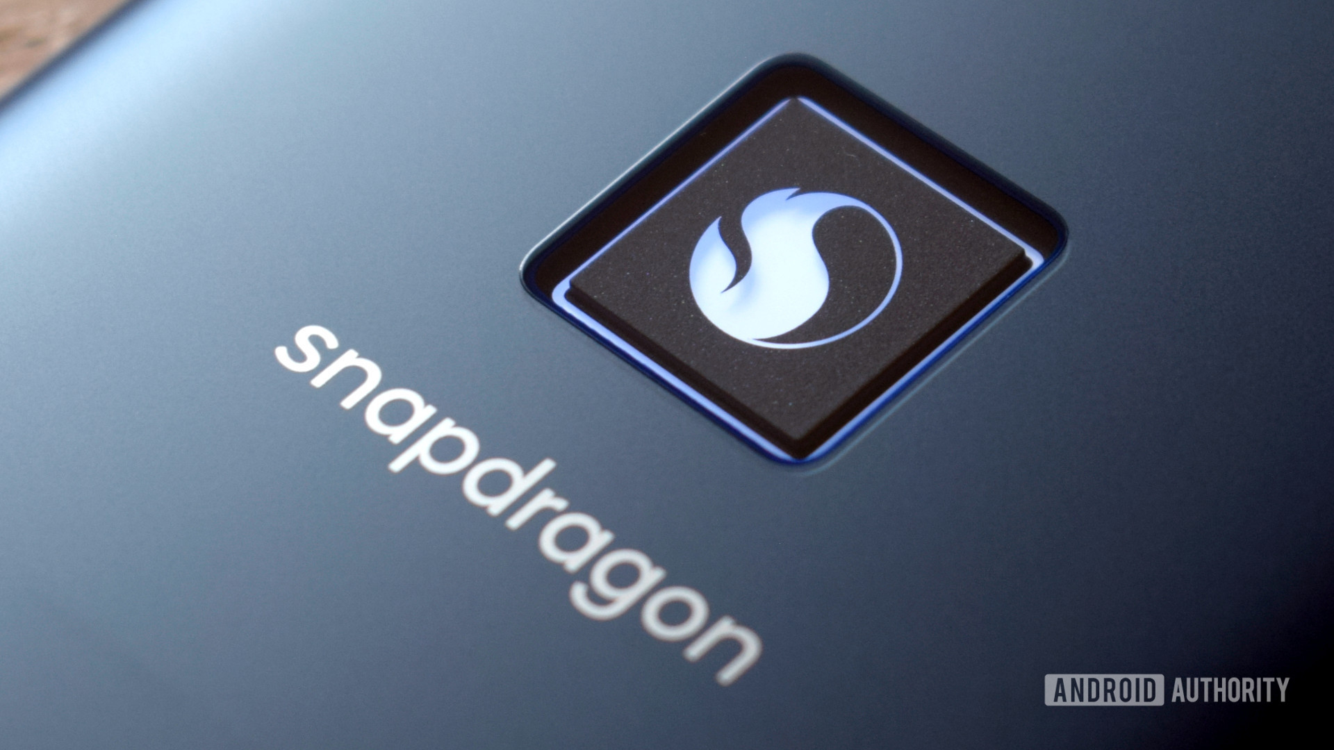 Smartphone para la luz del logotipo de Snapdragon Insiders más cerca