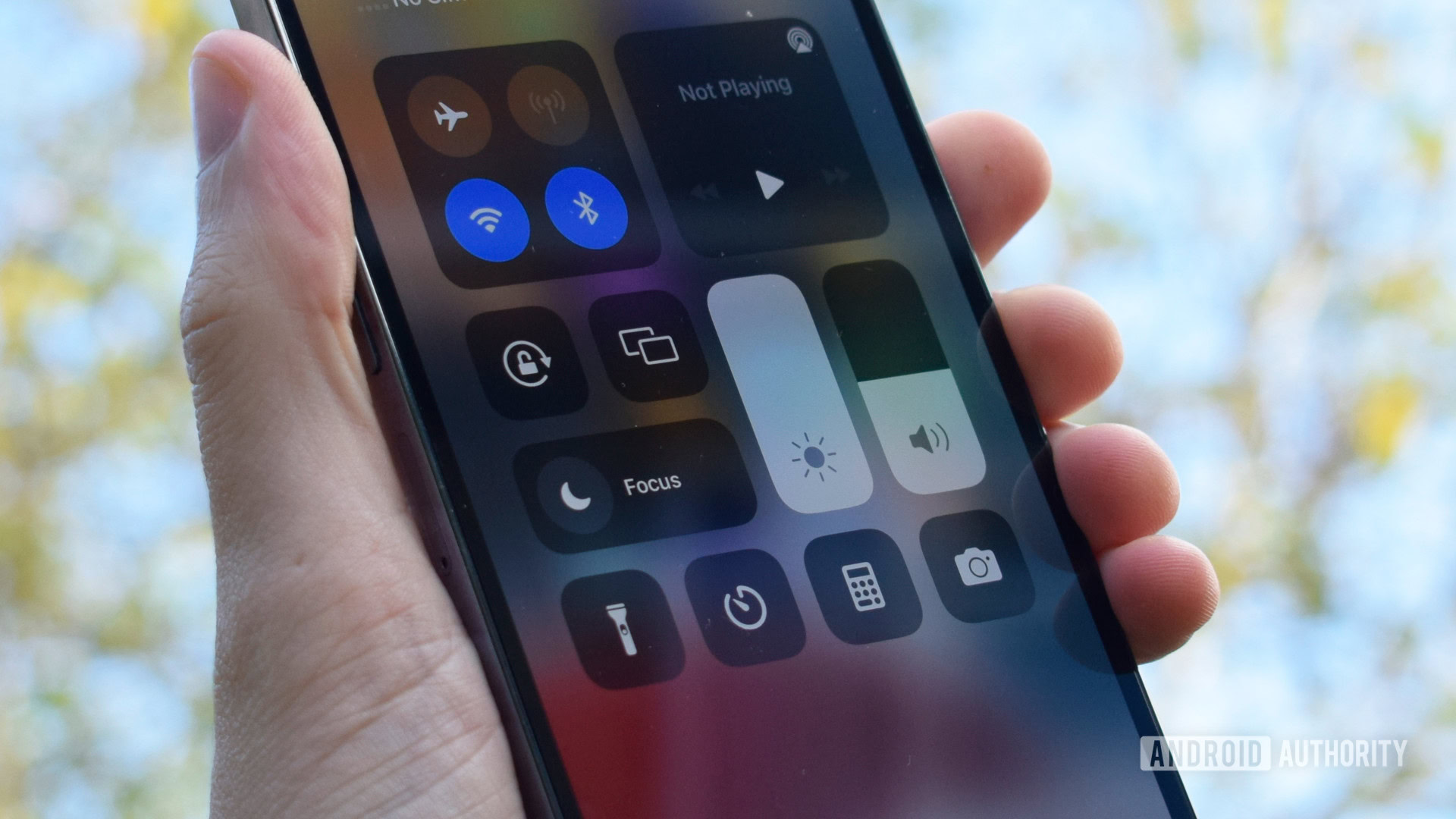 Apple iPhone 13 Pro Max iOS 15 quick settings