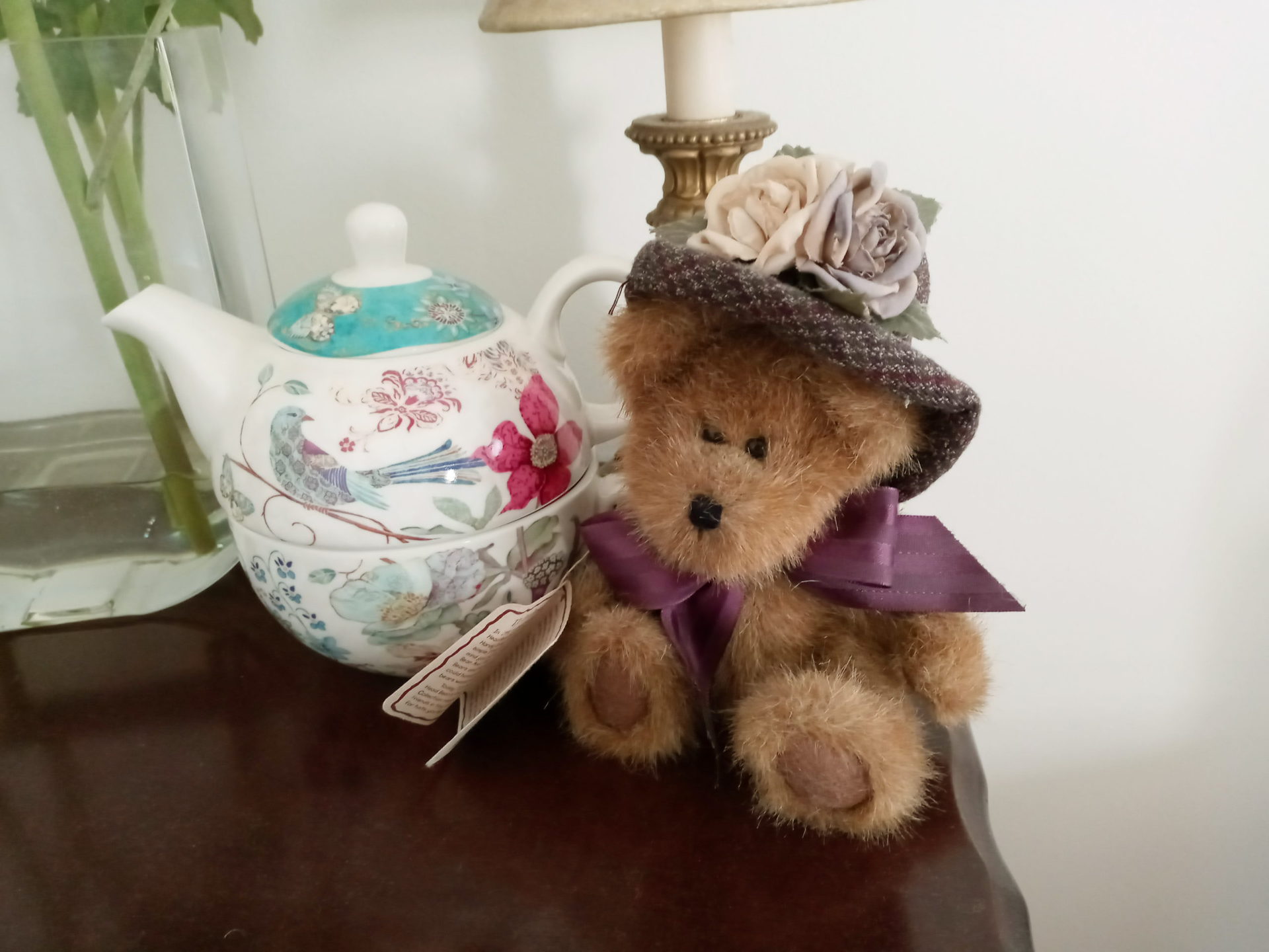 An image of a stuffed bear taken with the LG Reflect