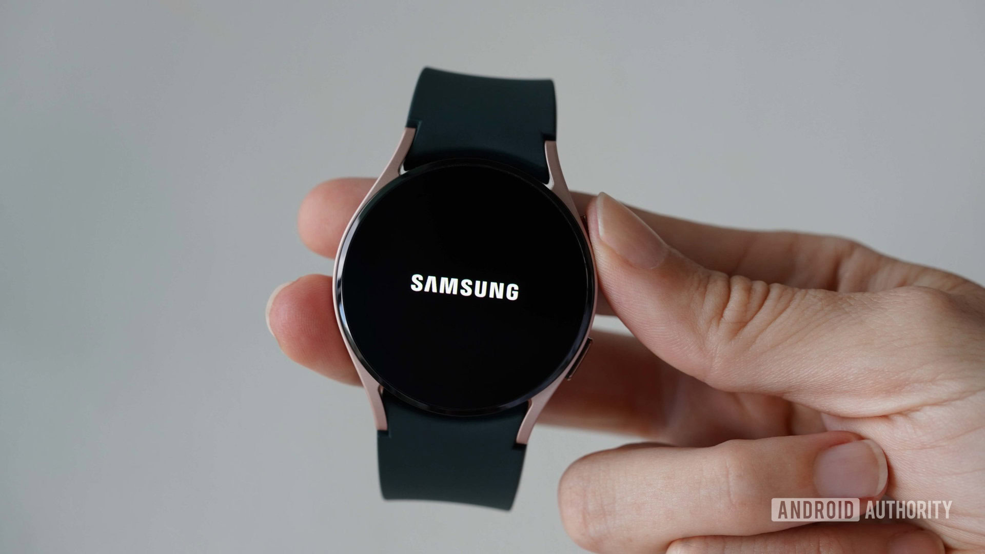 Thiết lập Samsung Galaxy Watch 4 giúp bạn tận hưởng toàn bộ tính năng của sản phẩm một cách dễ dàng. Xem hình ảnh để tìm hiểu cách thiết lập và sử dụng sản phẩm này.