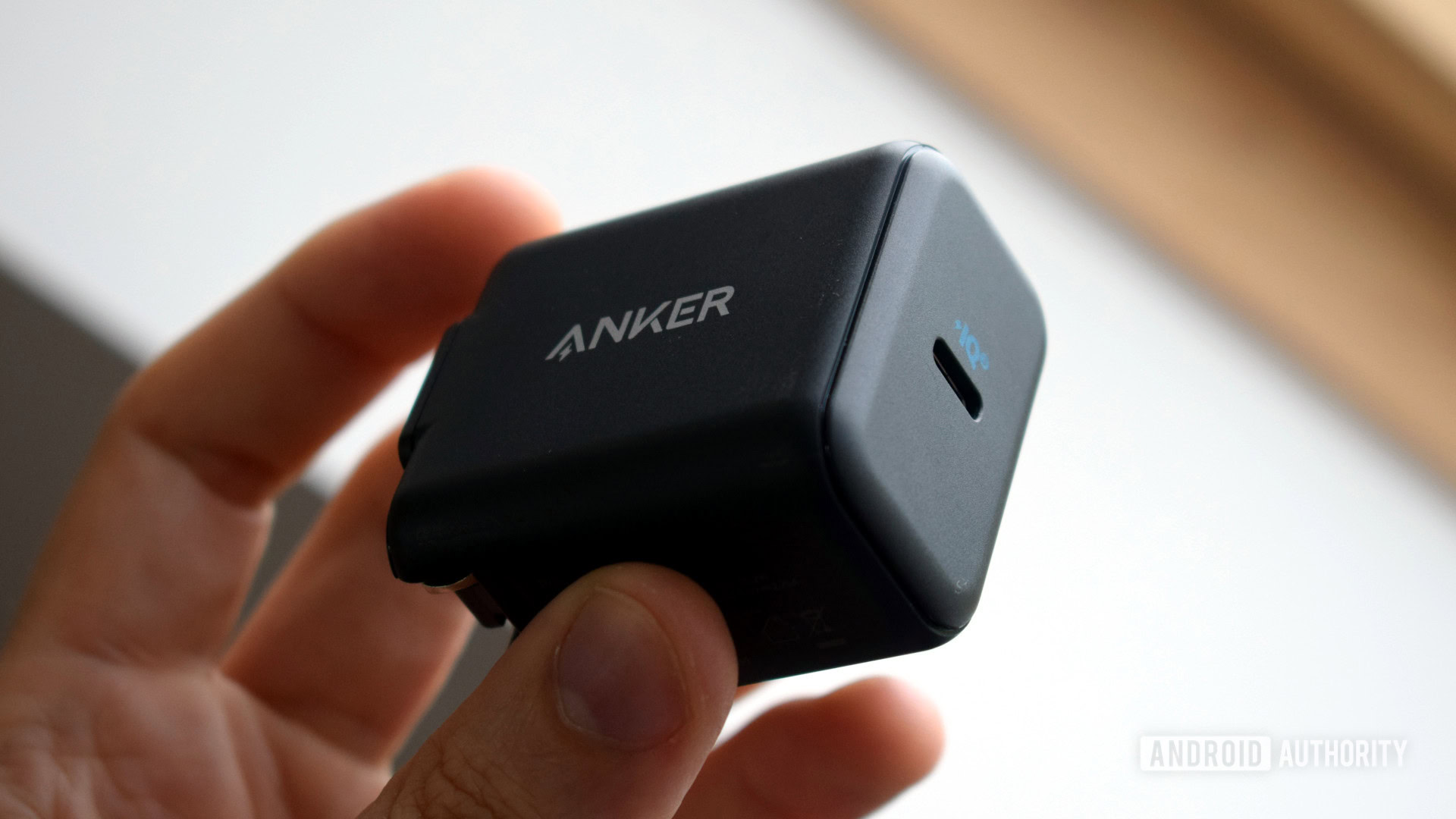 Anker PowerPort III 25W in hand