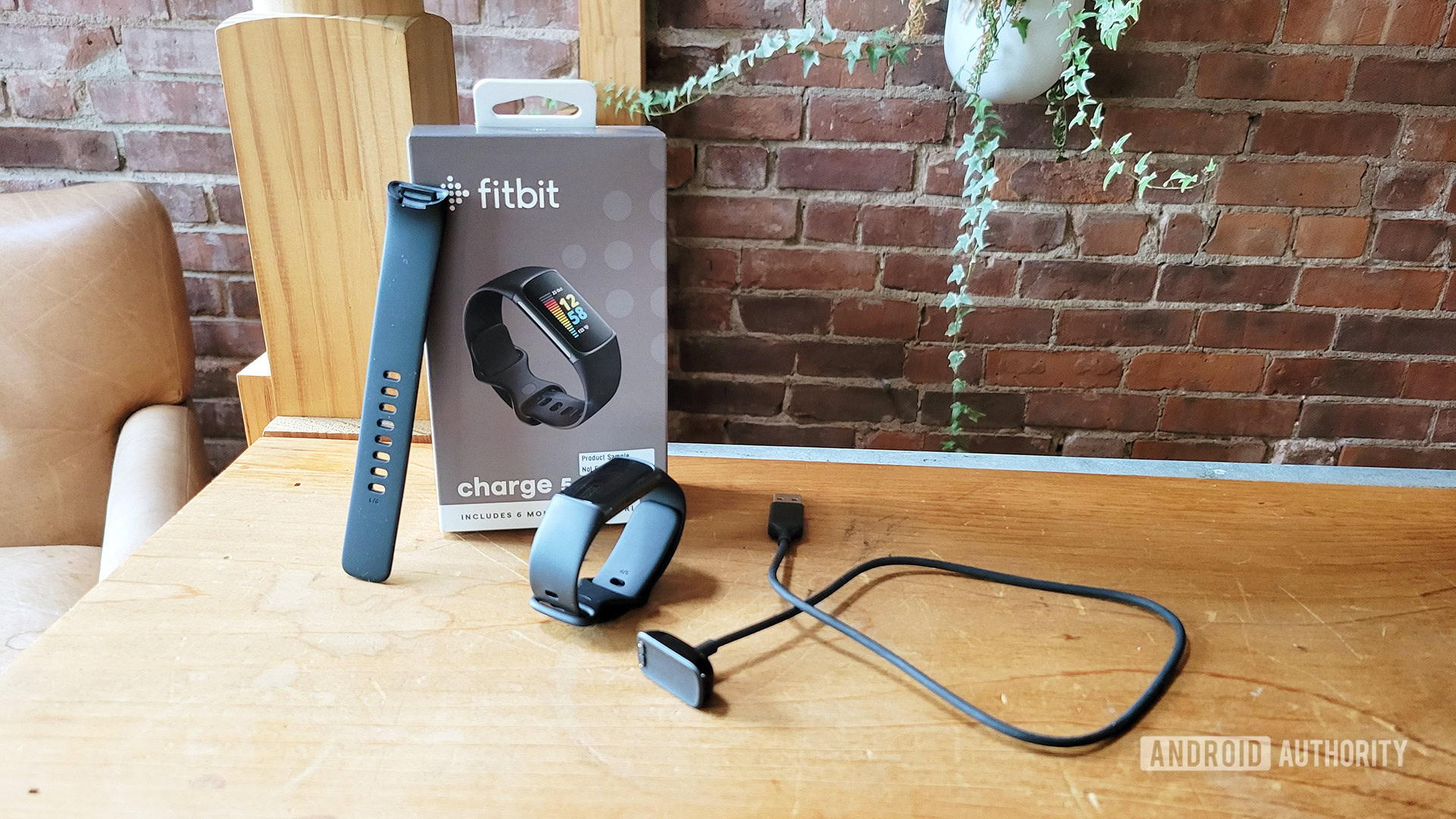 Fitbit Charge 5 Review Retail Box Contents