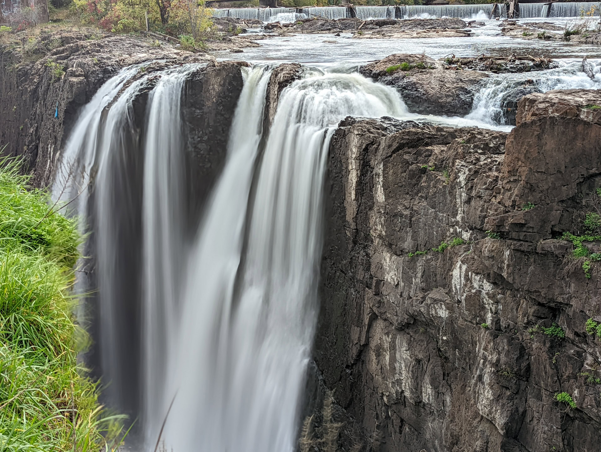 Google Pixel 6 Pro camera sample falls long exposure 5