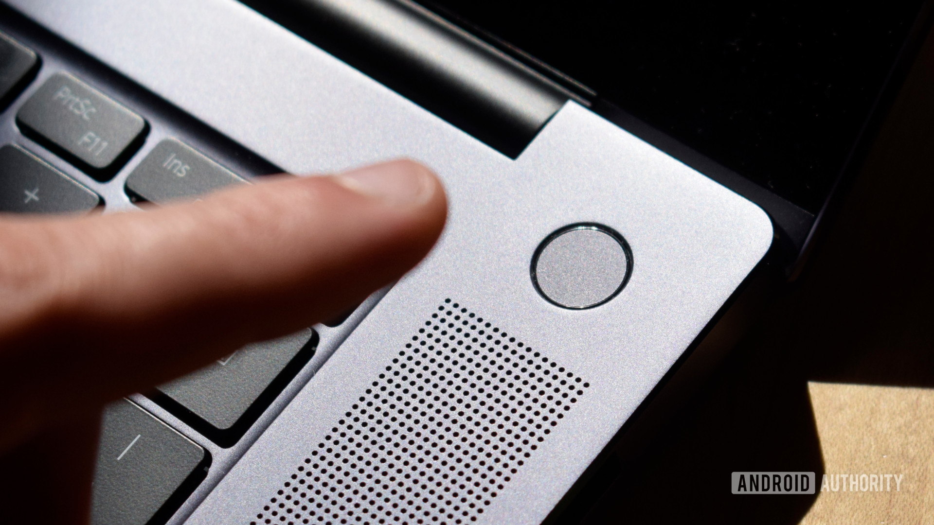 Huawei MateBook 16 fingerprint scanner