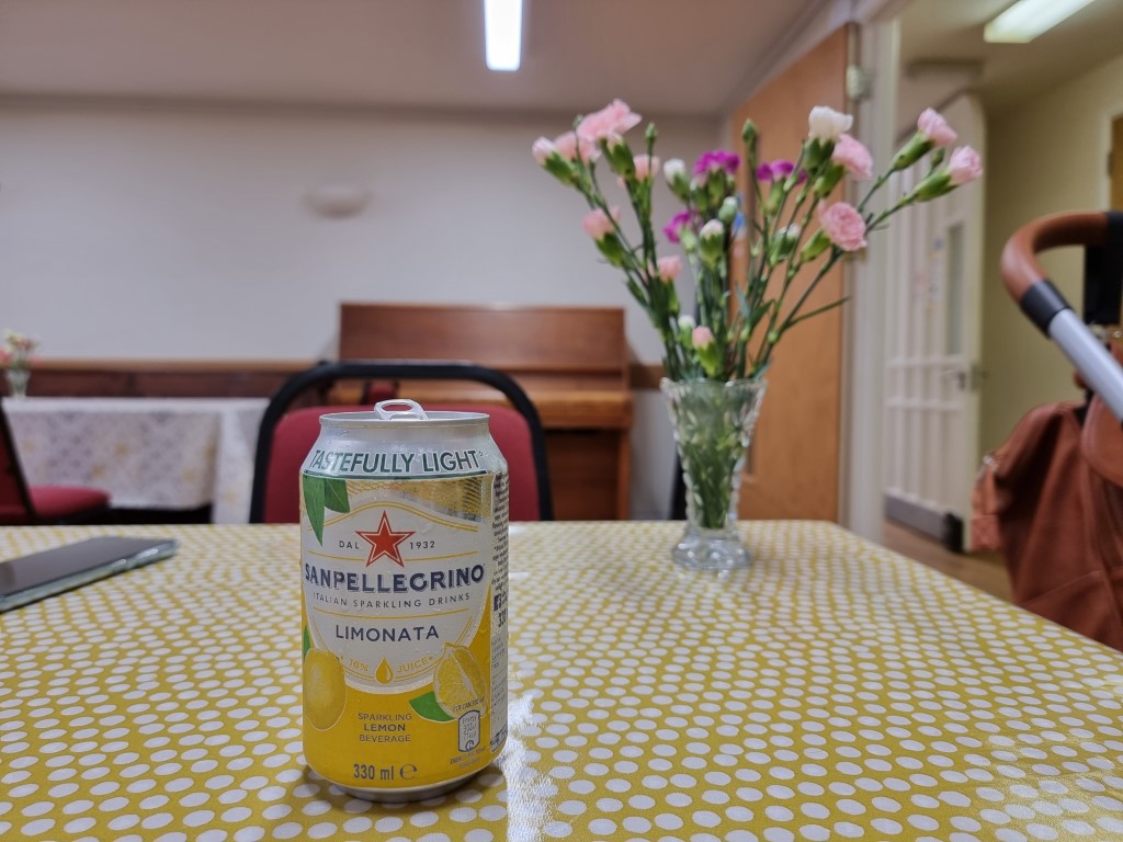 Samsung Galaxy S21 Ultra camera sample indoor cafe shot of soda can
