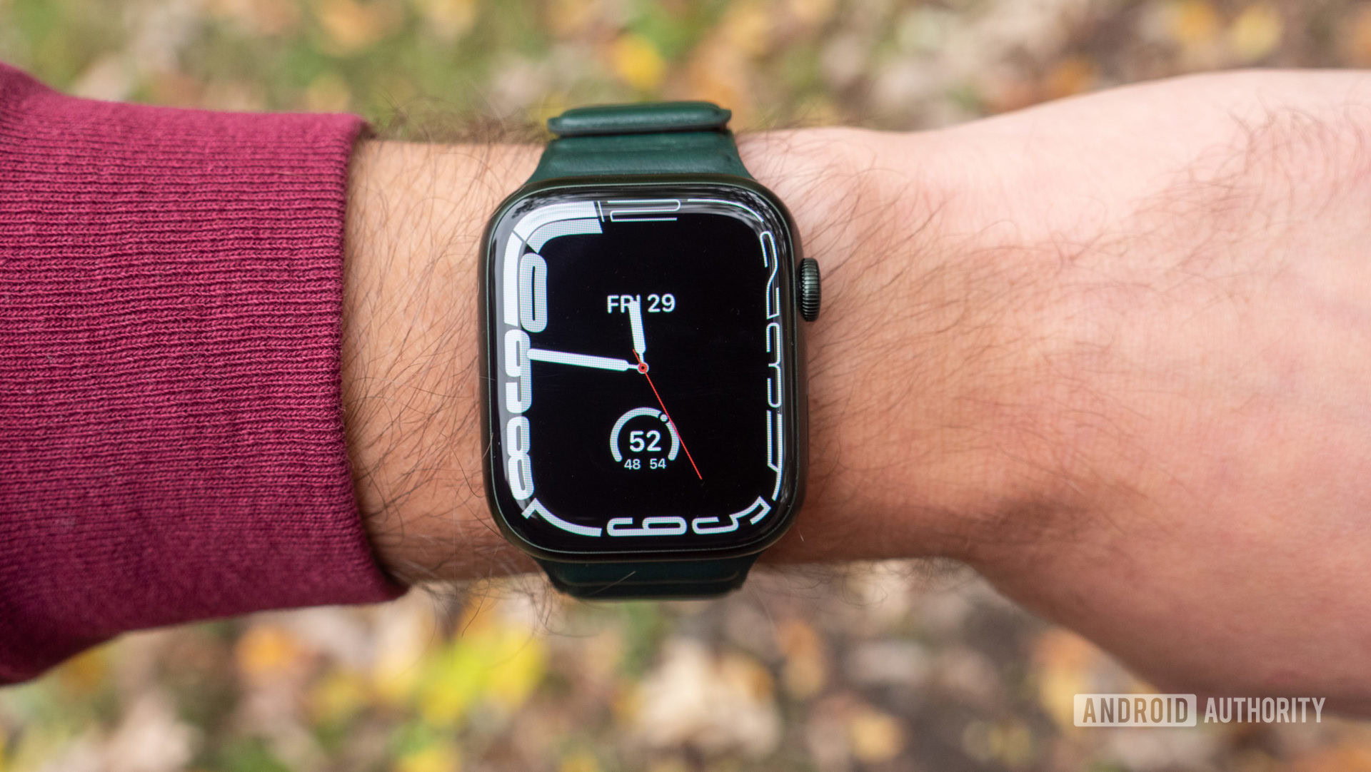 A user wears an Apple Watch Series 7 displaying the Contour watch face.