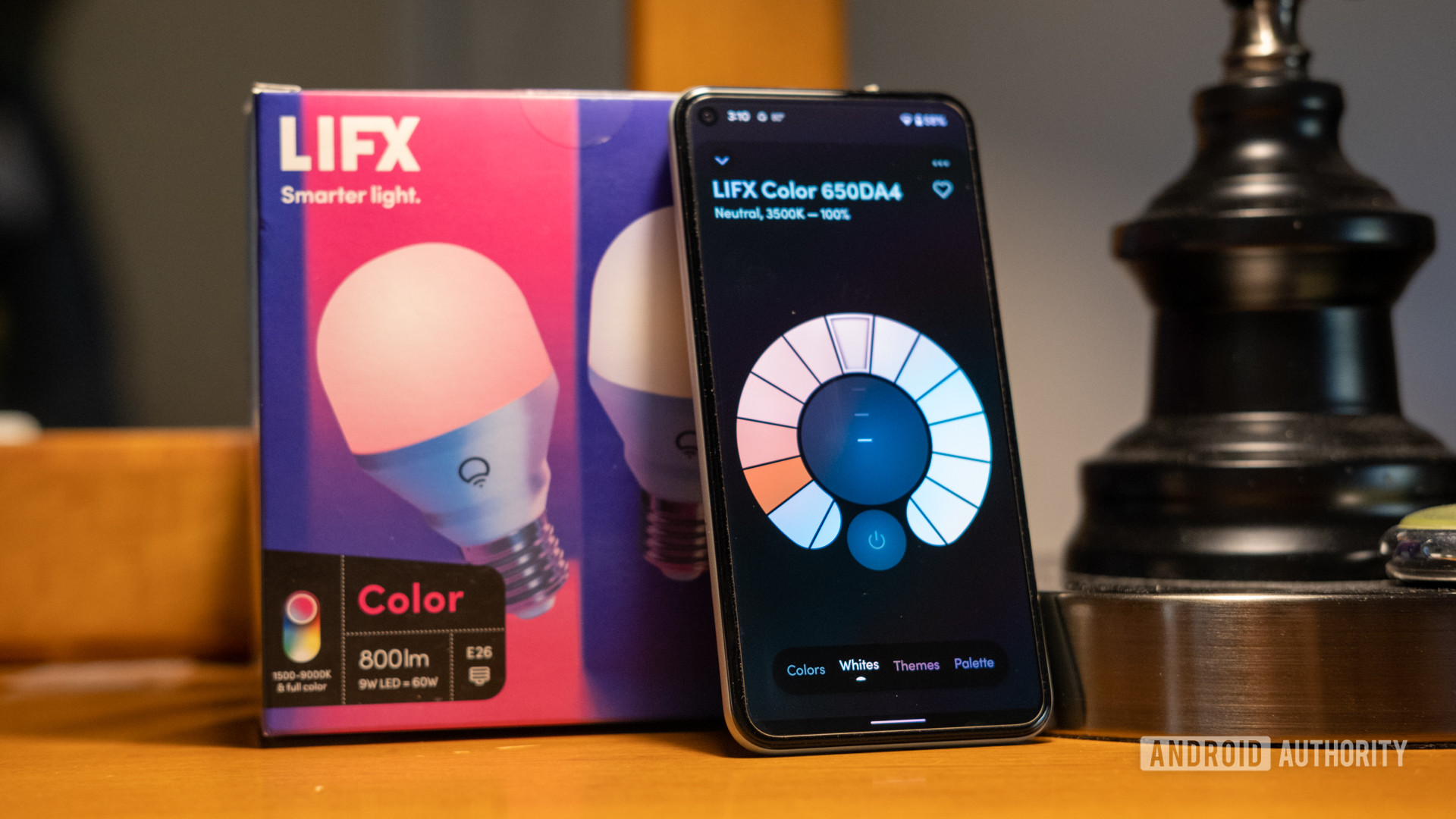 An image of the LIFX Color packaging with the app