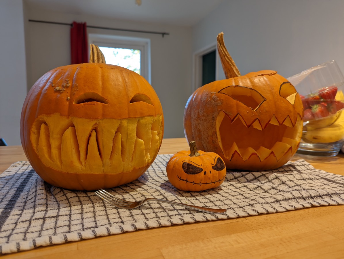 camera sample color shot of three carved Halloween pumpkins, taken on the Pixel 6 Pro.